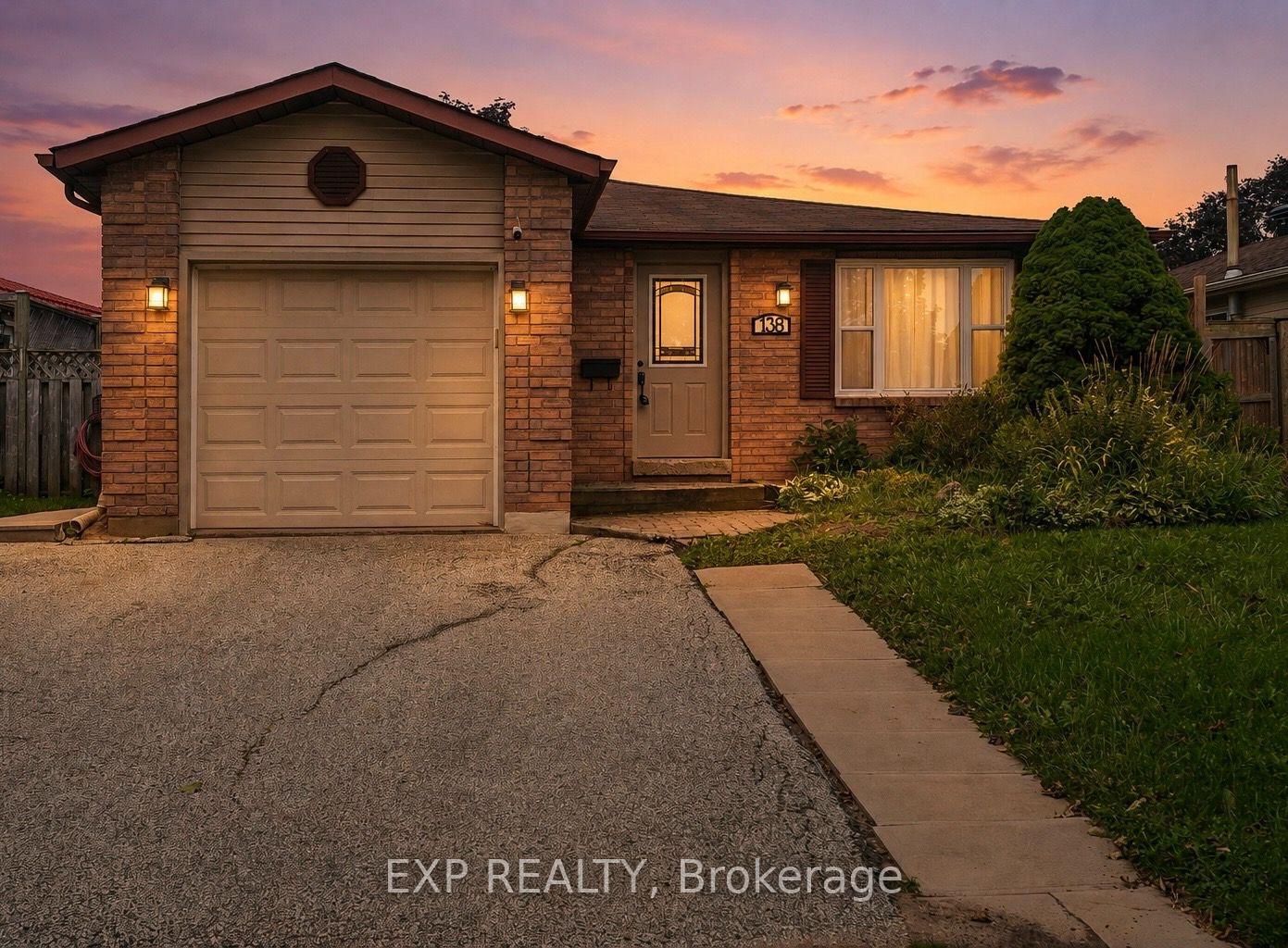 Photo 2 of 138 Lillian Crescent, Barrie, Sunnidale — HOMEH