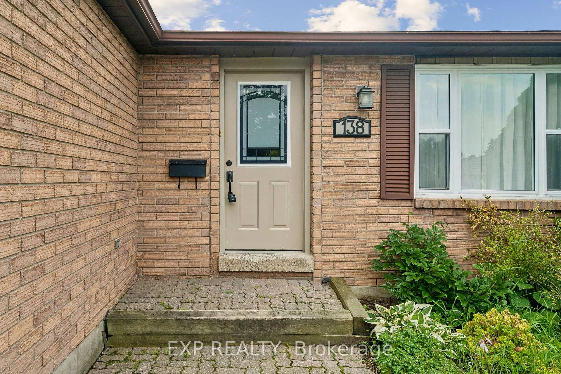 Photo 5 of 138 Lillian Crescent, Barrie, Sunnidale — HOMEH