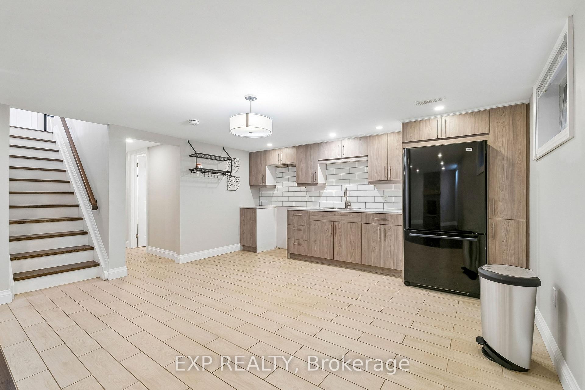 Photo 32 of 138 Lillian Crescent, Barrie, Sunnidale — HOMEH