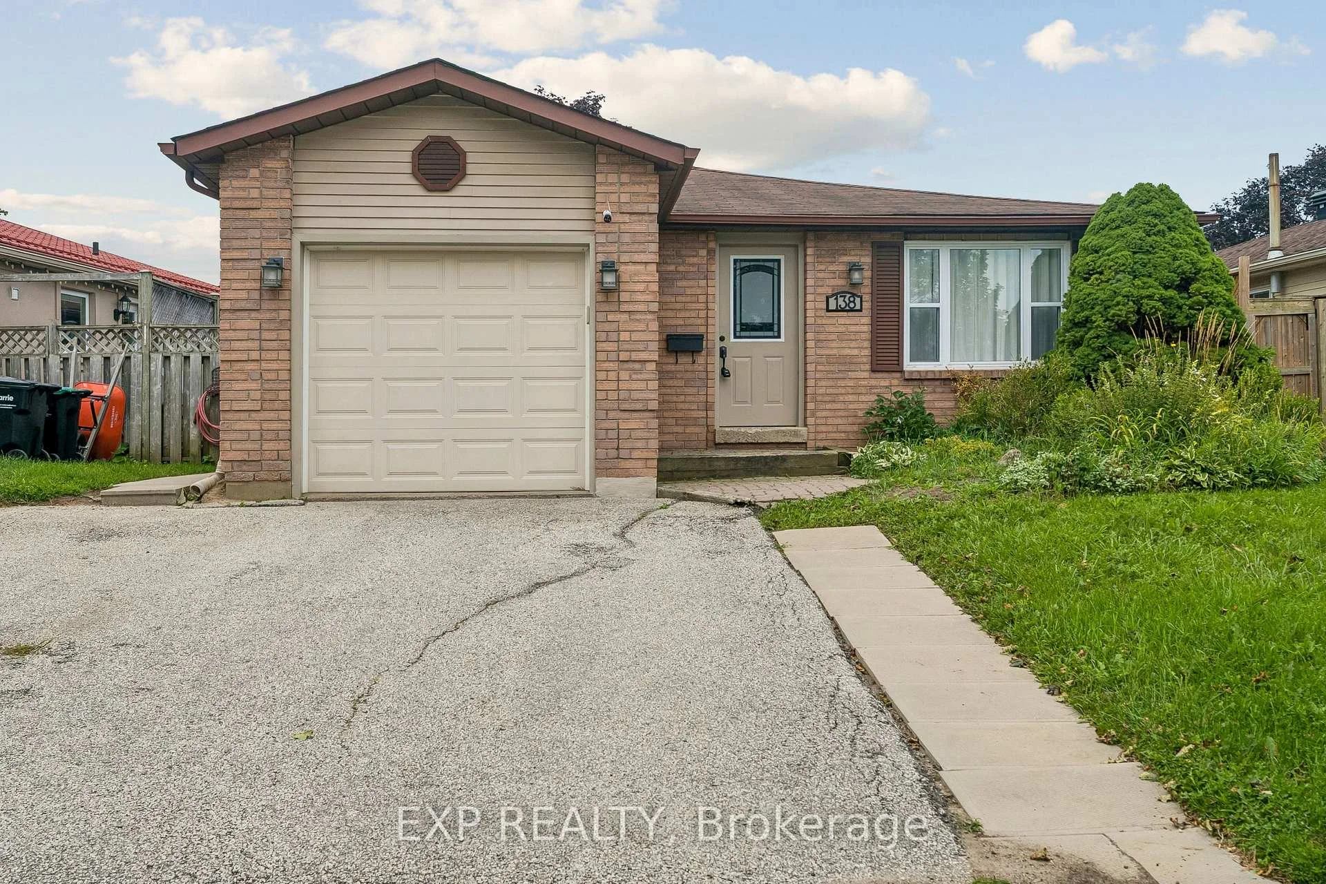 Photo 3 of 138 Lillian Crescent, Barrie, Sunnidale — HOMEH