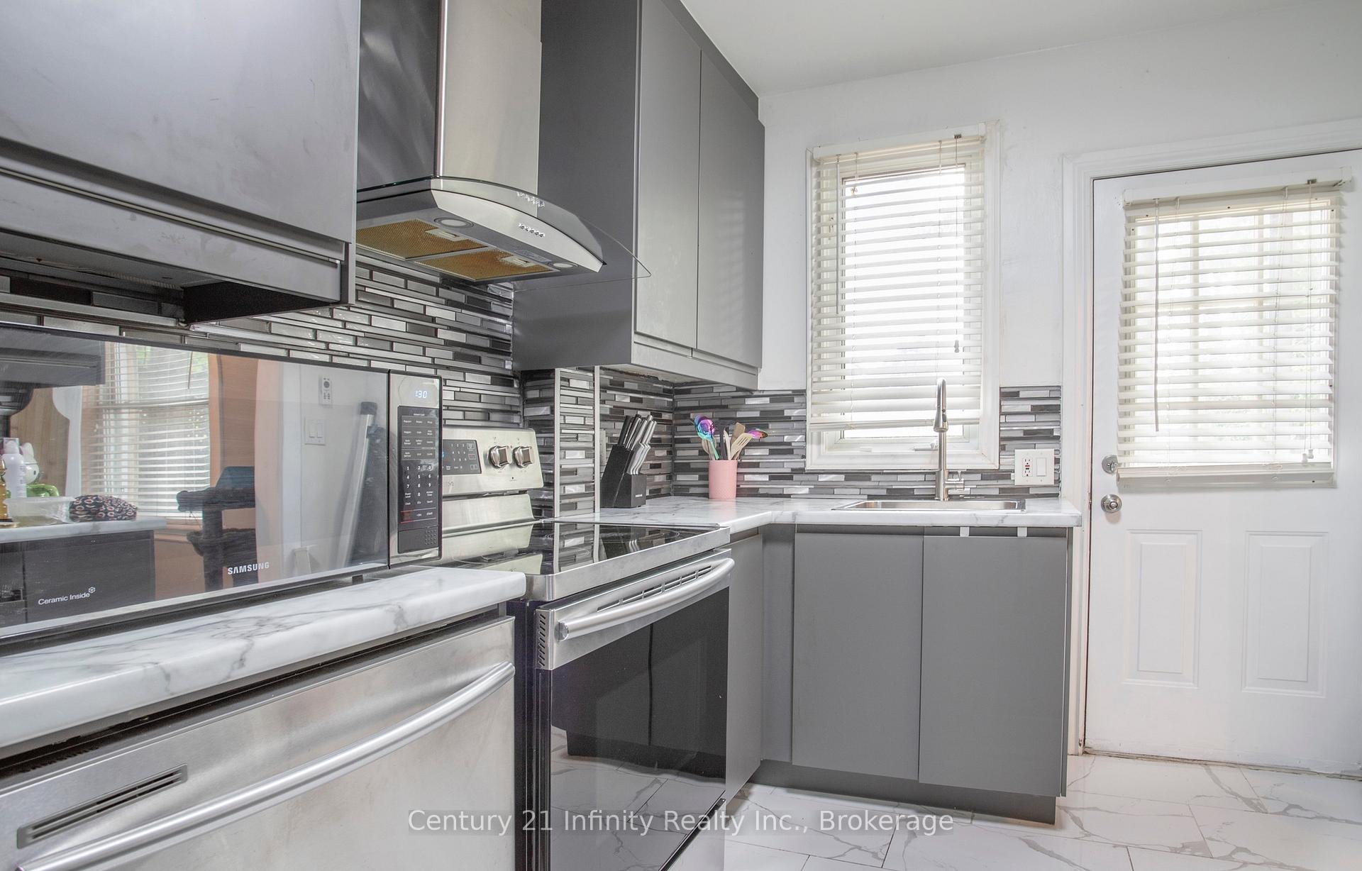 Photo 5 of 128 Birch Avenue, Hamilton, Gibson — HOMEH