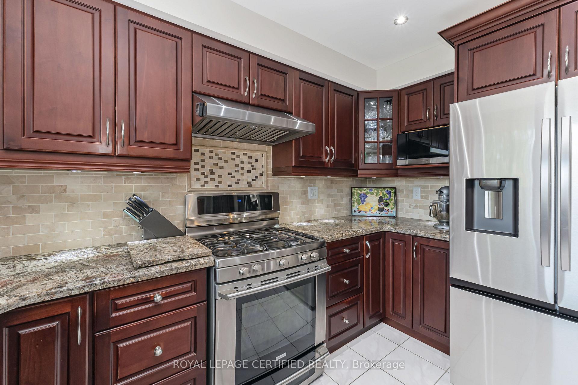 Photo 14 of 84 Softneedle Avenue, Brampton, Sandringham-Wellington — HOMEH