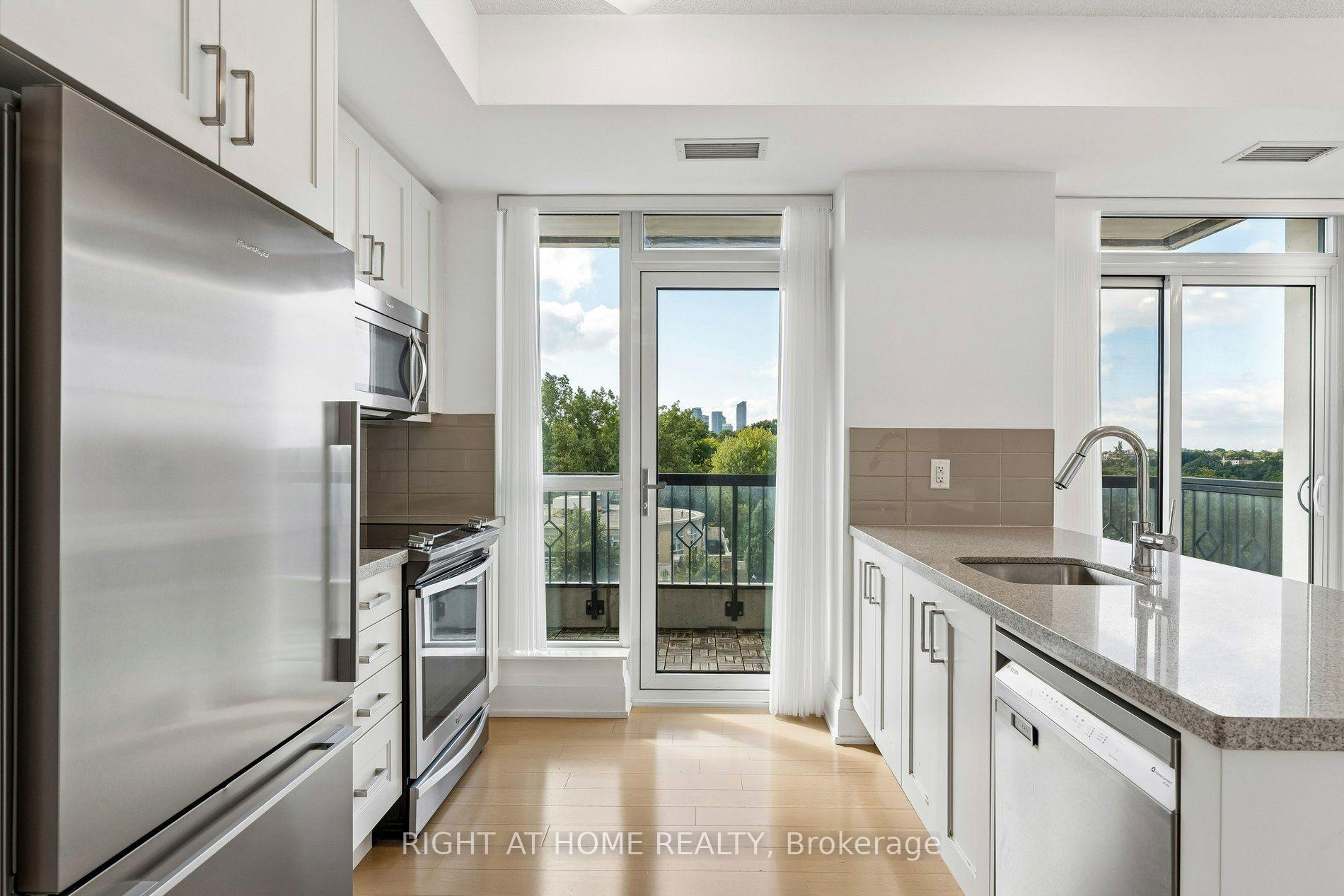 Photo 6 of Unit 717, 2 Old Mill Drive, Toronto, High Park-Swansea — HOMEH
