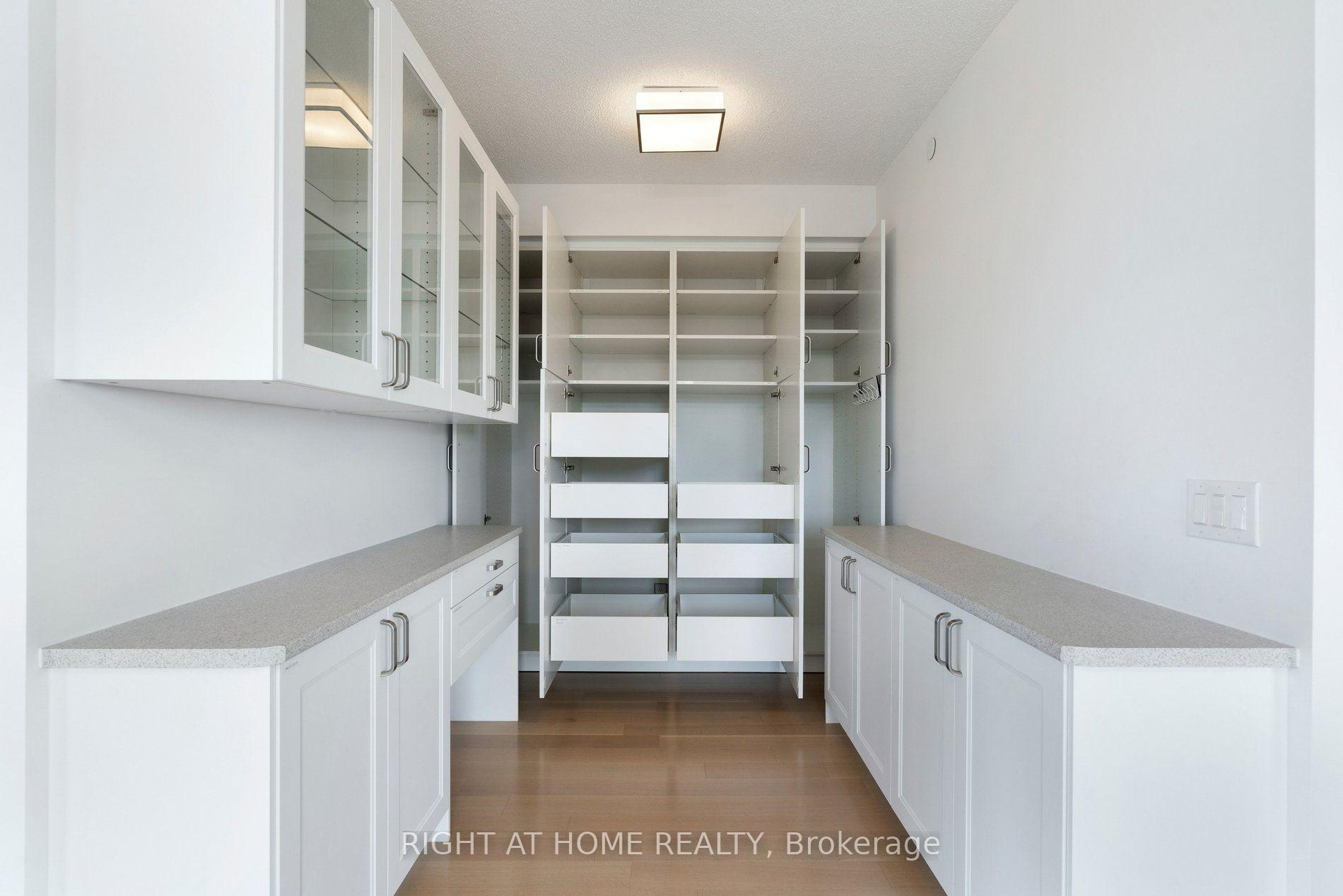 Photo 14 of Unit 717, 2 Old Mill Drive, Toronto, High Park-Swansea — HOMEH