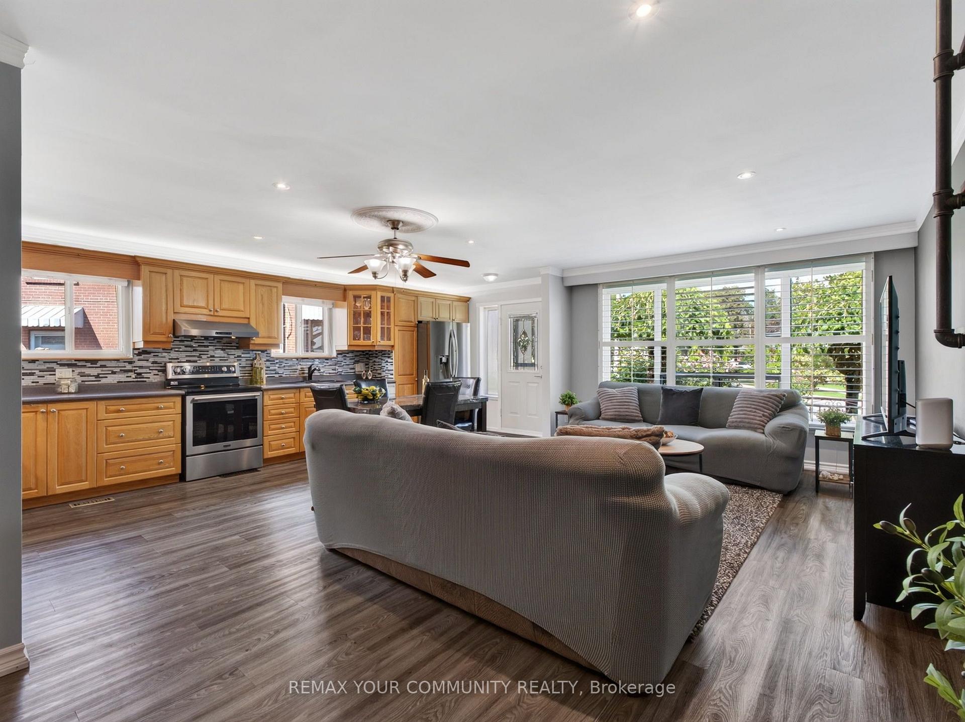 Photo 17 of 36 Crossbow Crescent, North York, Pleasant View — HOMEH