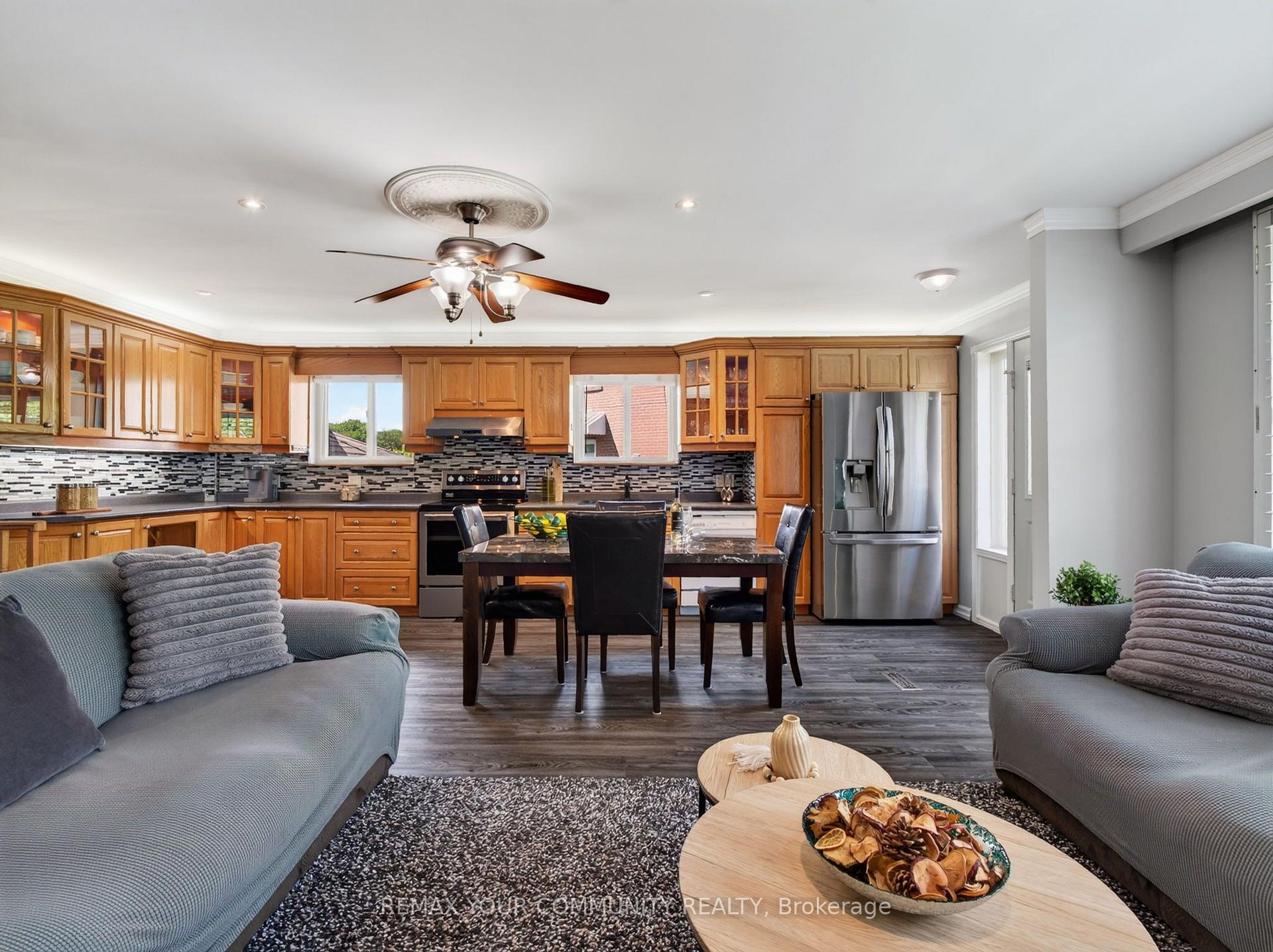 Photo 20 of 36 Crossbow Crescent, North York, Pleasant View — HOMEH
