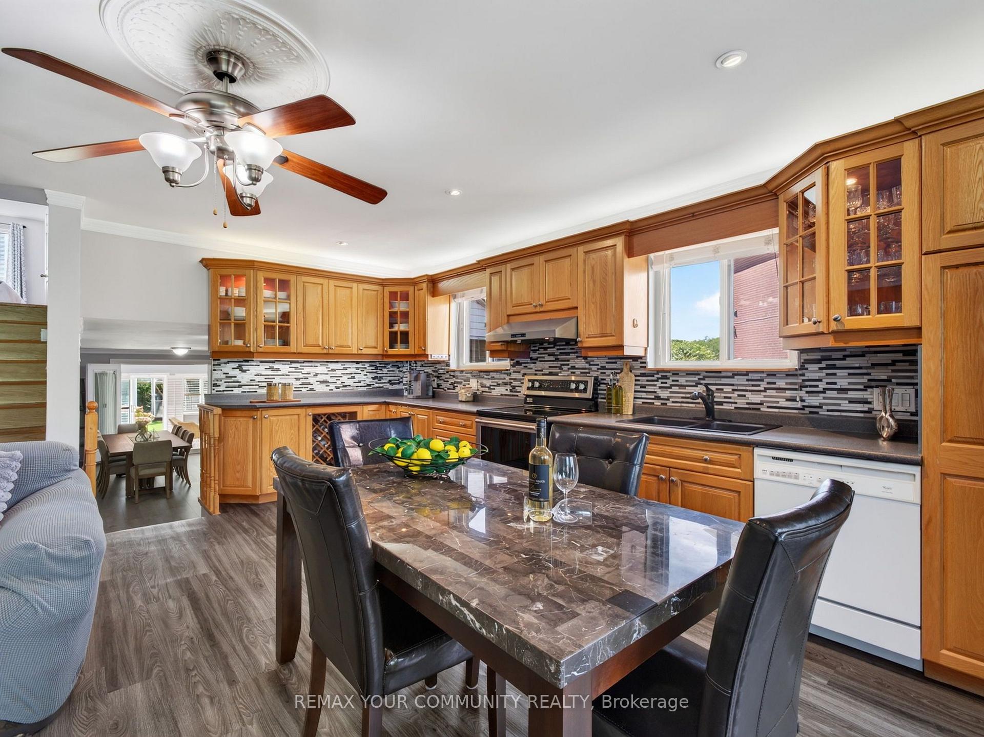 Photo 23 of 36 Crossbow Crescent, North York, Pleasant View — HOMEH