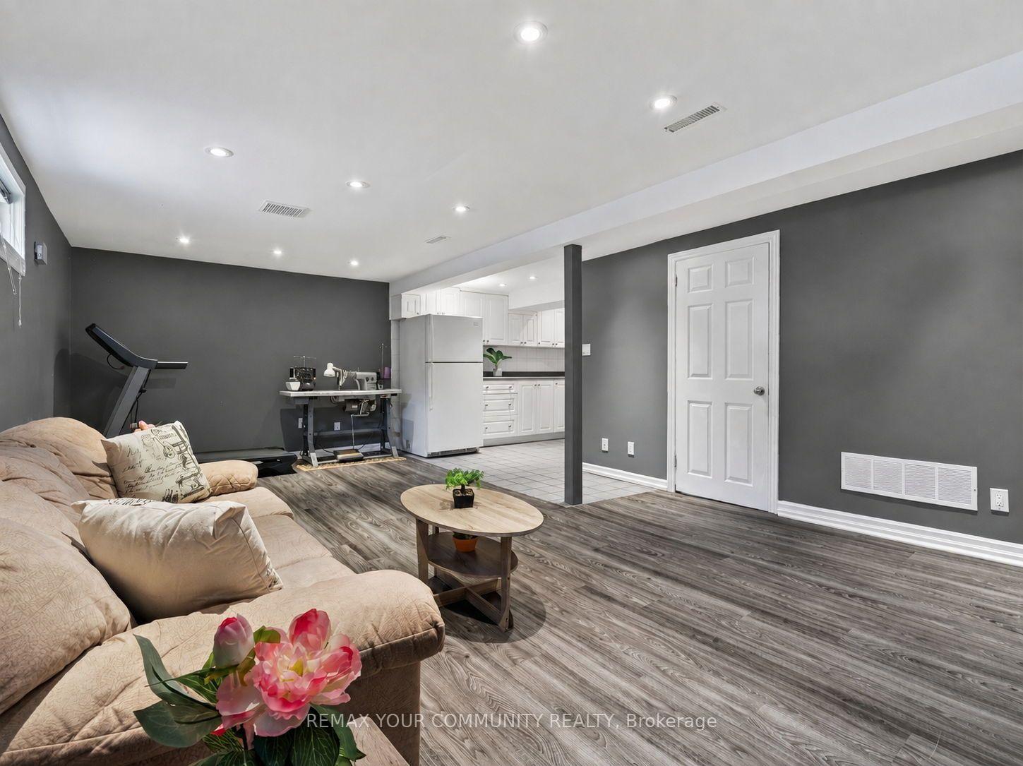 Photo 51 of 36 Crossbow Crescent, North York, Pleasant View — HOMEH
