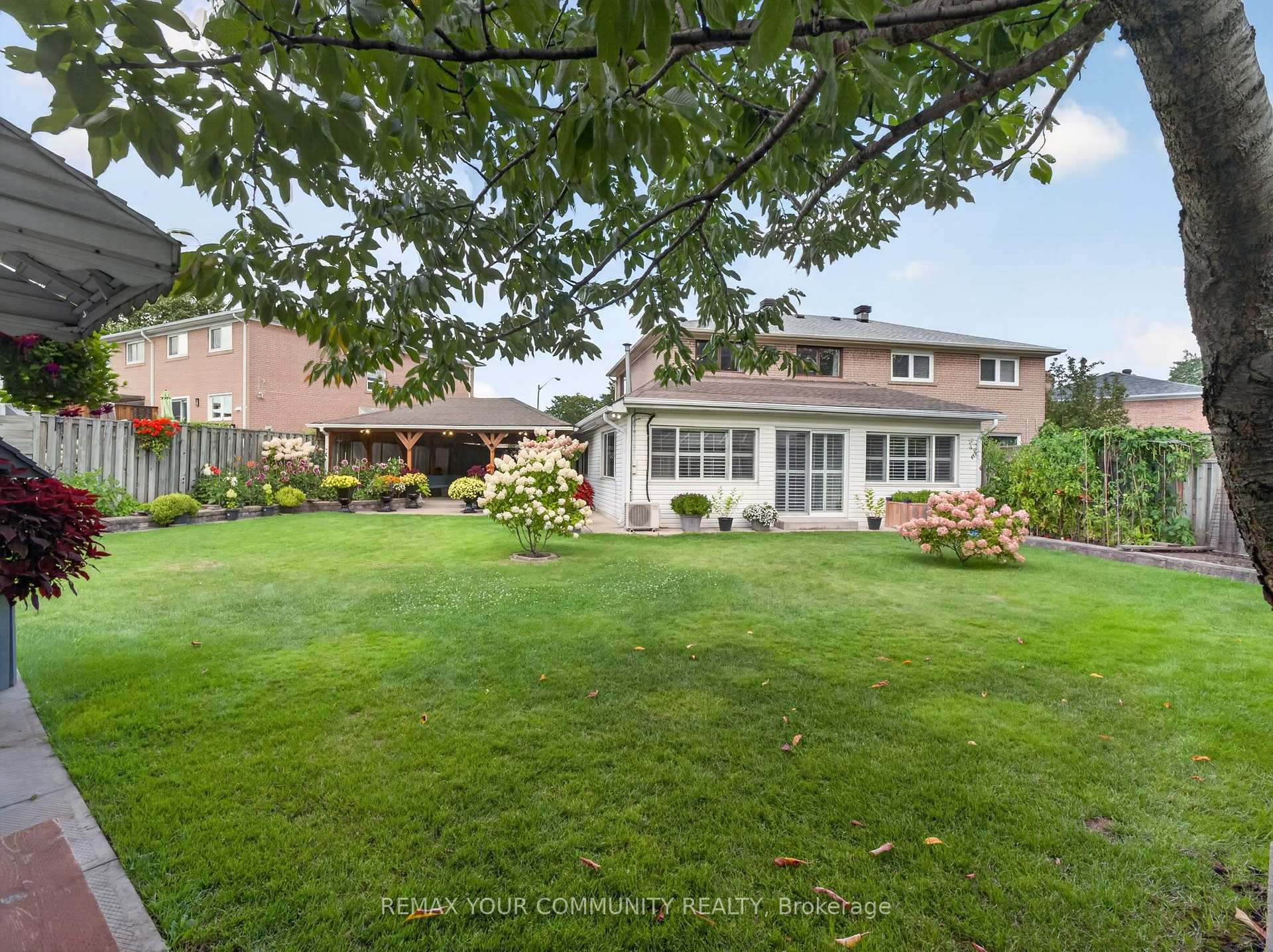 Photo 57 of 36 Crossbow Crescent, North York, Pleasant View — HOMEH
