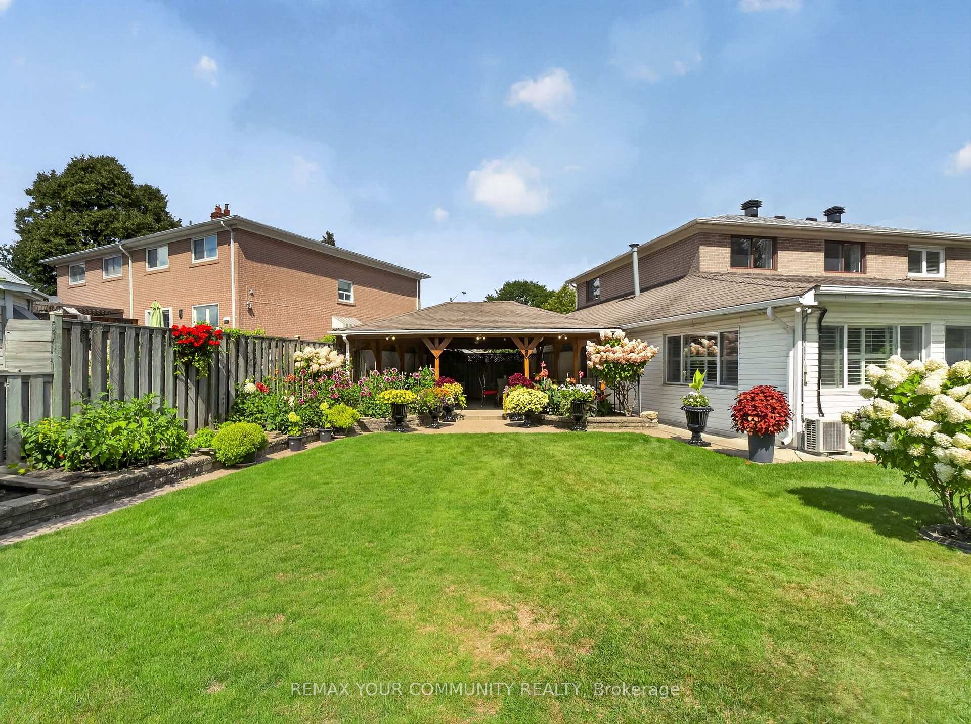 Photo 62 of 36 Crossbow Crescent, North York, Pleasant View — HOMEH