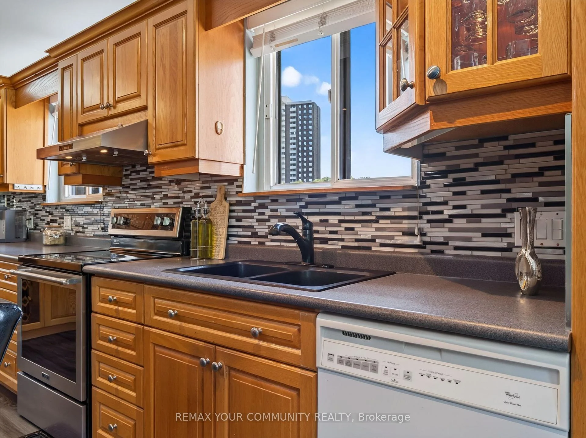 Photo 22 of 36 Crossbow Crescent, North York, Pleasant View — HOMEH