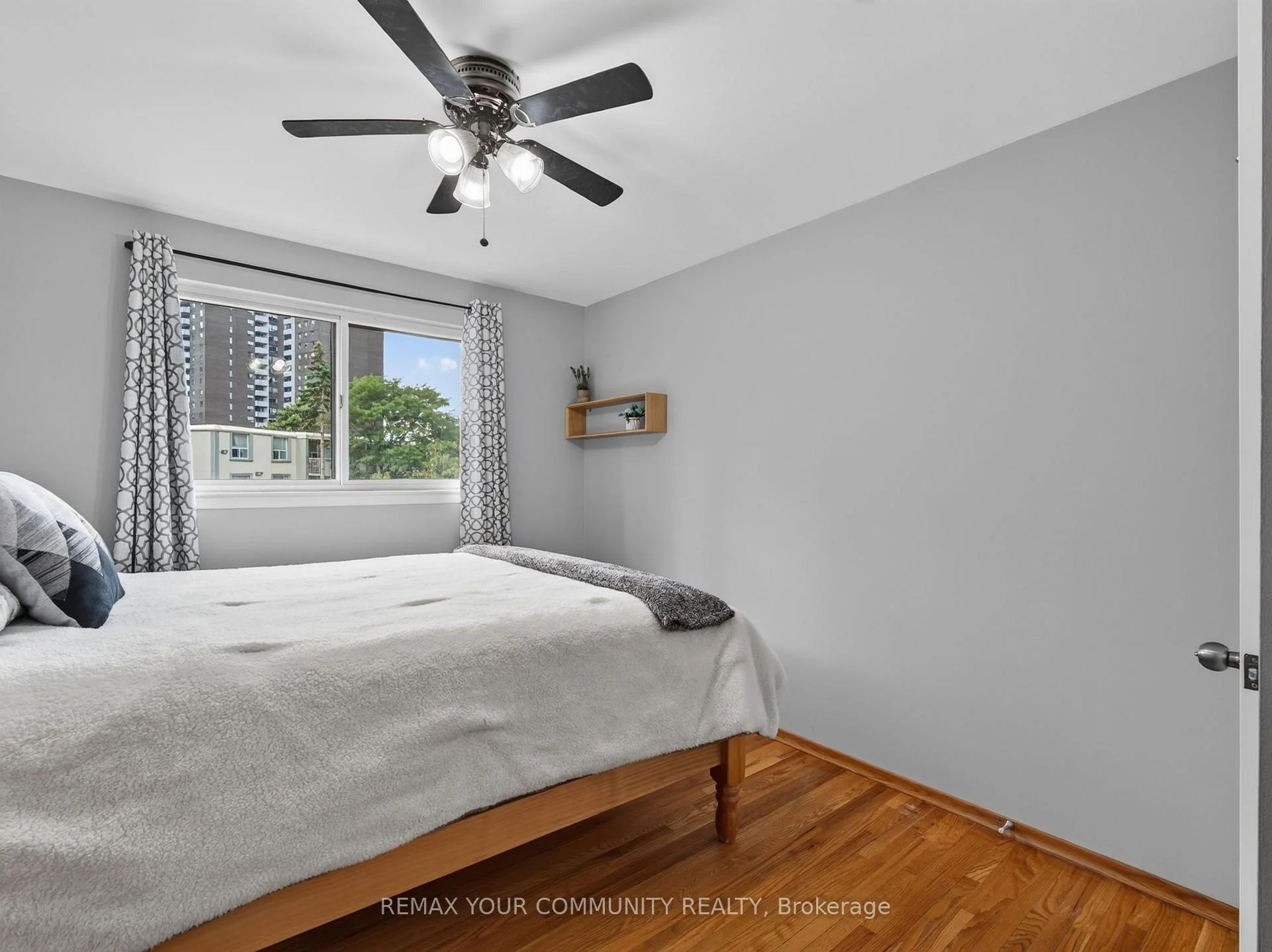 Photo 32 of 36 Crossbow Crescent, North York, Pleasant View — HOMEH