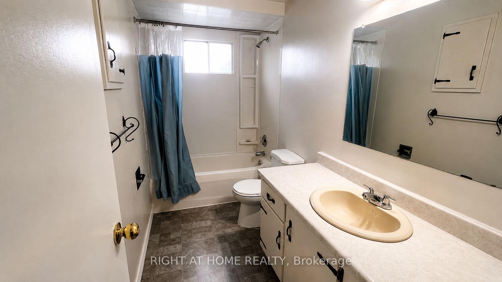 Photo 11 of 569 Hayward Crescent, Milton, Timberlea — HOMEH