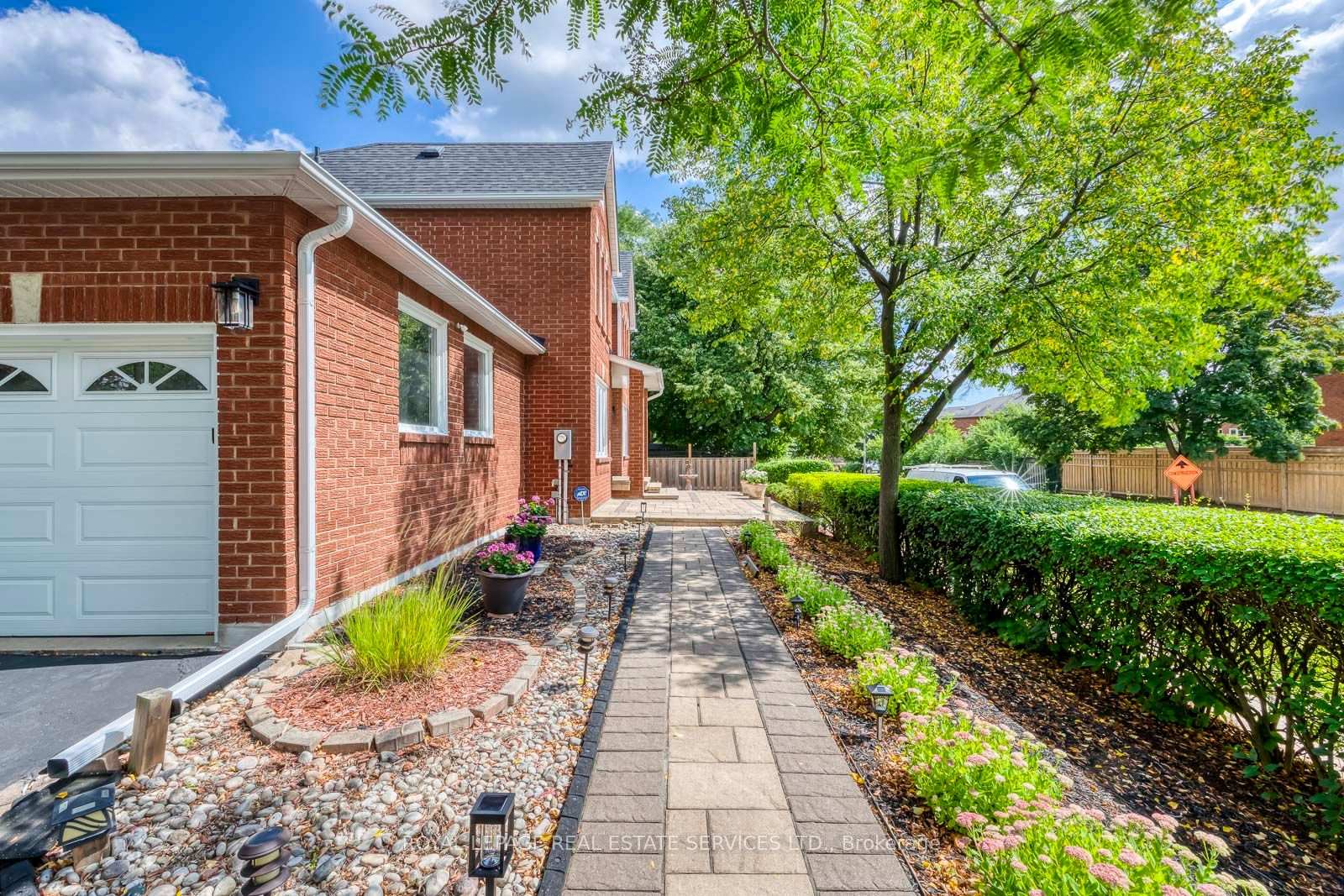 Photo 2 of 2101 Galena Crescent, Oakville, Wedgewood Creek — HOMEH