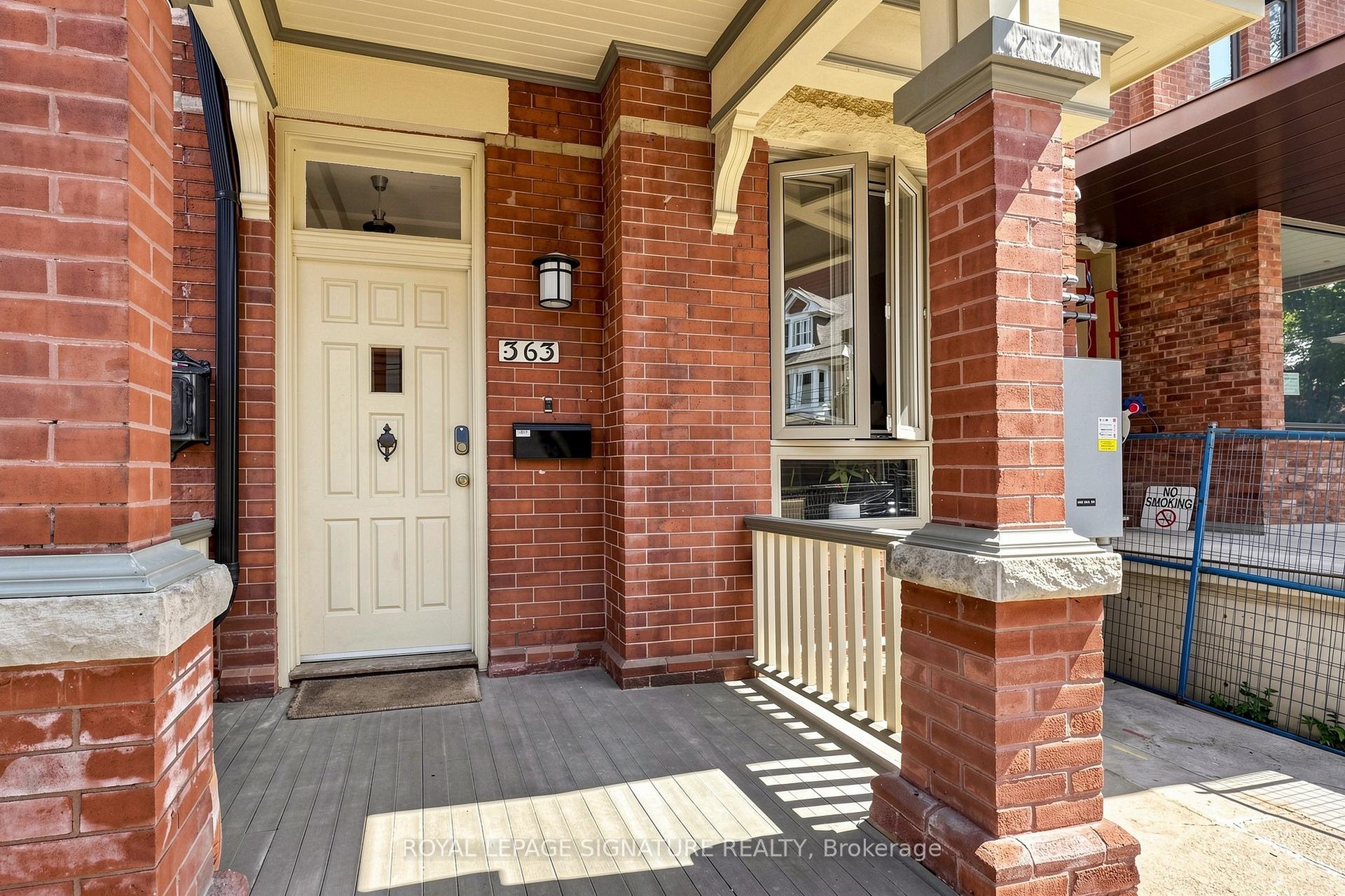 Photo 2 of Unit Upper, 363 Euclid Avenue, Toronto, Trinity-Bellwoods — HOMEH