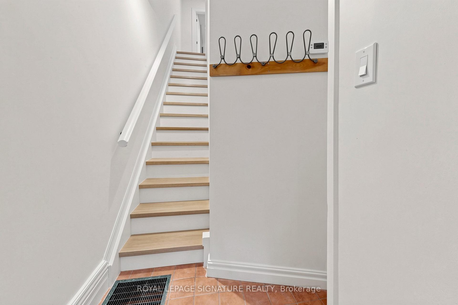 Photo 4 of Unit Upper, 363 Euclid Avenue, Toronto, Trinity-Bellwoods — HOMEH
