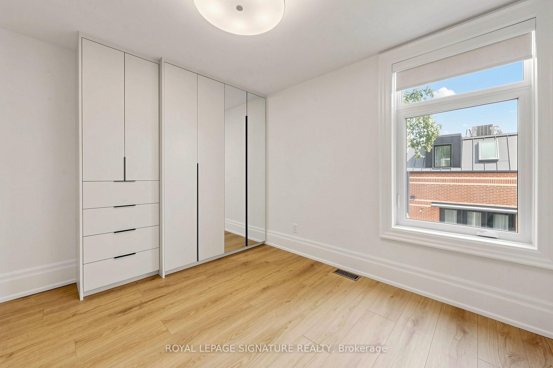 Photo 9 of Unit Upper, 363 Euclid Avenue, Toronto, Trinity-Bellwoods — HOMEH