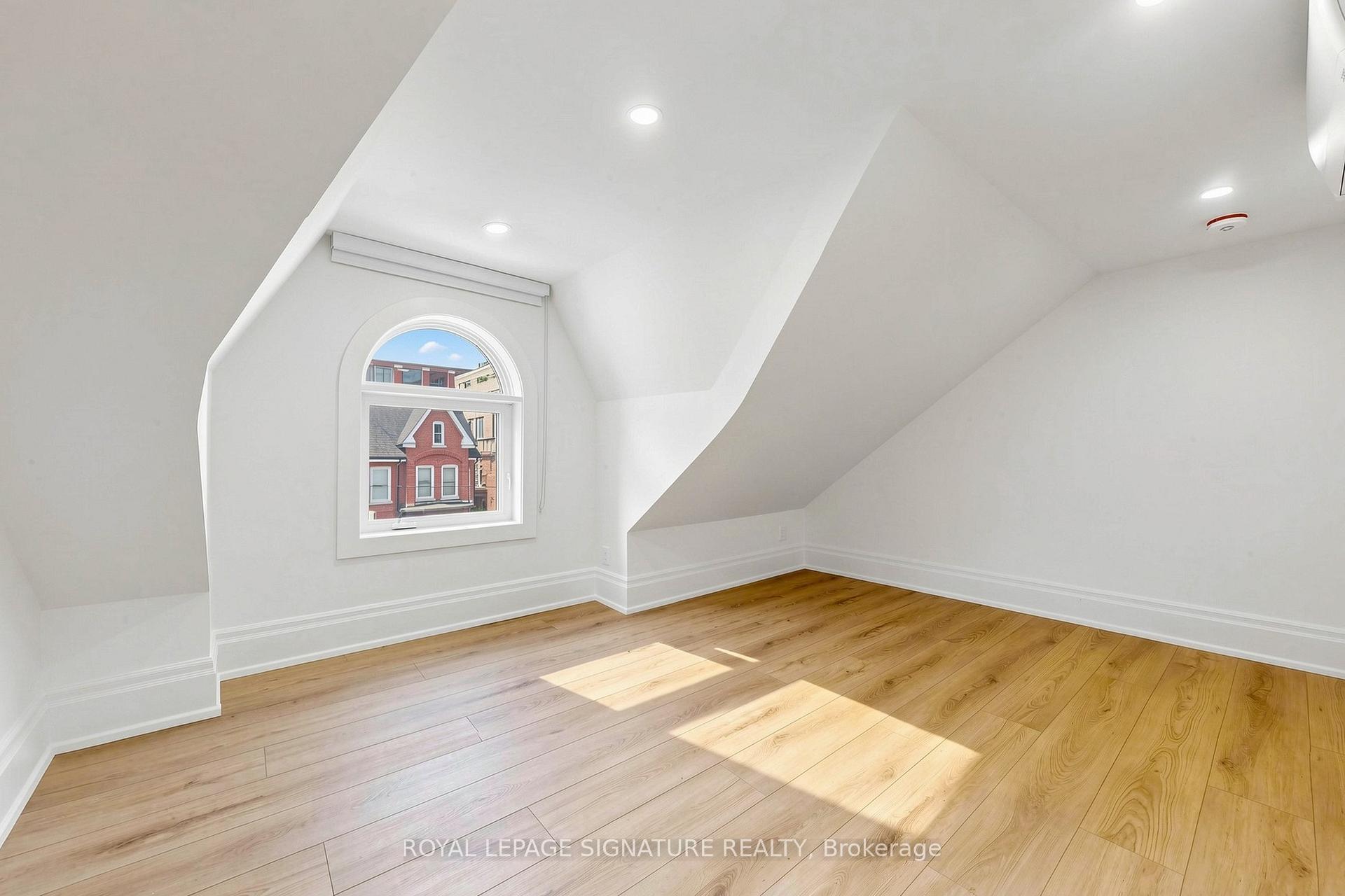 Photo 12 of Unit Upper, 363 Euclid Avenue, Toronto, Trinity-Bellwoods — HOMEH