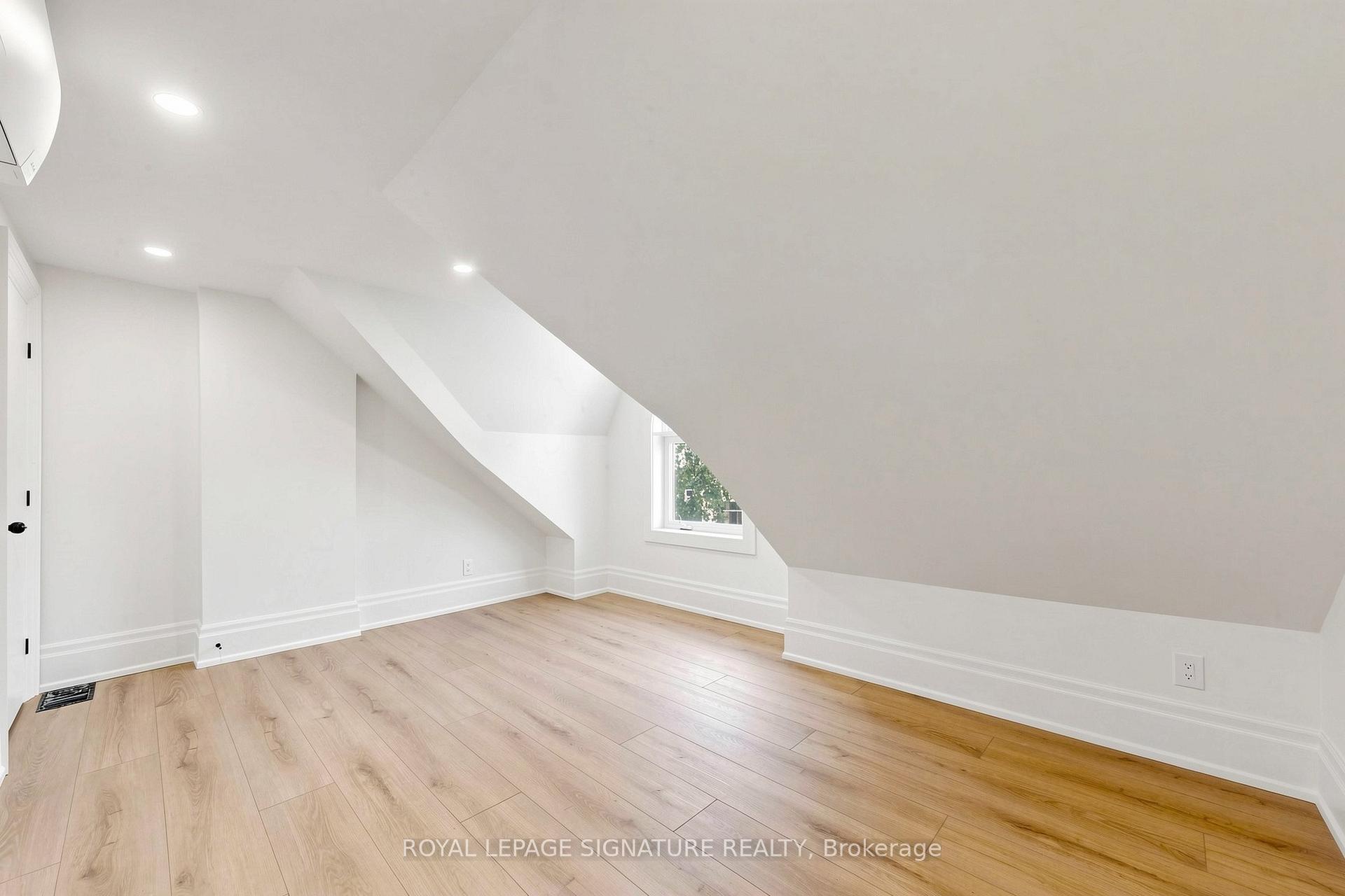 Photo 13 of Unit Upper, 363 Euclid Avenue, Toronto, Trinity-Bellwoods — HOMEH