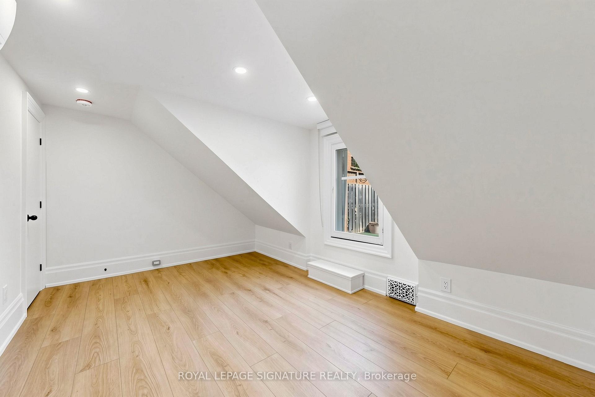Photo 15 of Unit Upper, 363 Euclid Avenue, Toronto, Trinity-Bellwoods — HOMEH