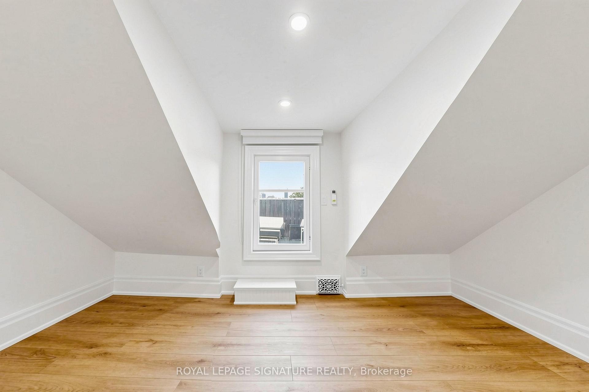 Photo 16 of Unit Upper, 363 Euclid Avenue, Toronto, Trinity-Bellwoods — HOMEH
