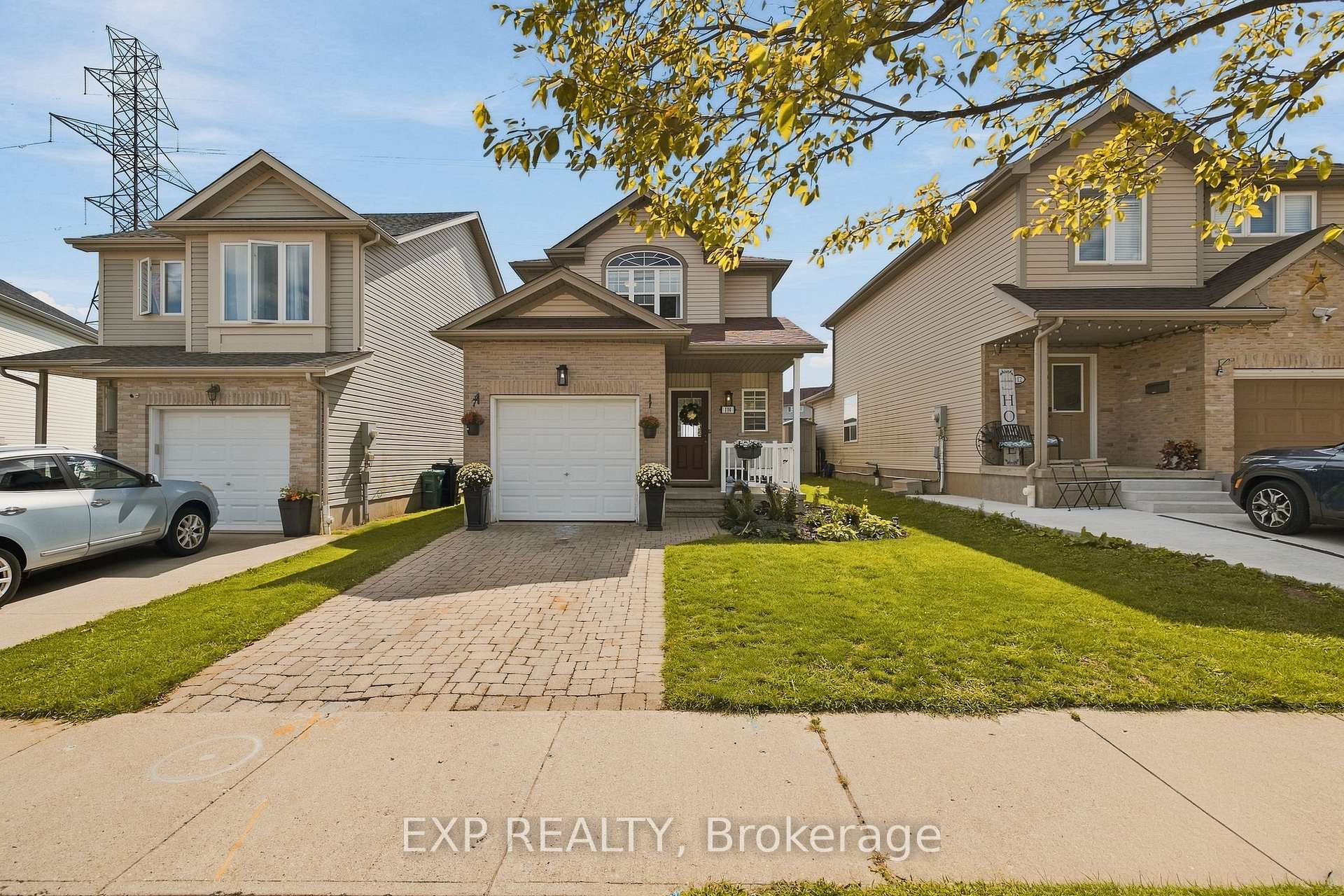 Photo 2 of 116 Henhoeffer Crescent, Kitchener, Larentian West — HOMEH