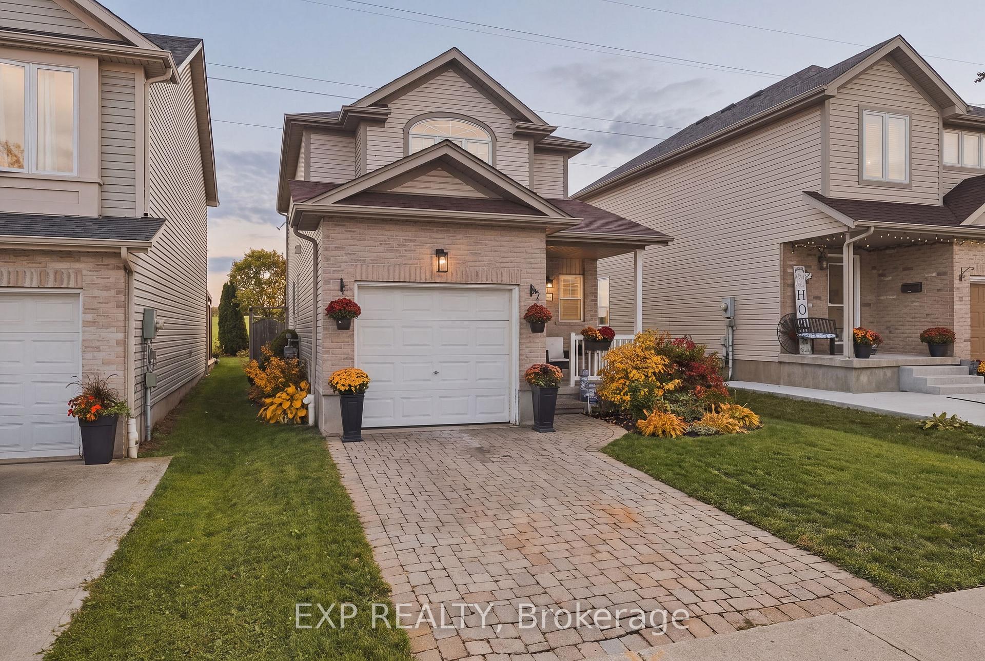 Photo 3 of 116 Henhoeffer Crescent, Kitchener, Larentian West — HOMEH