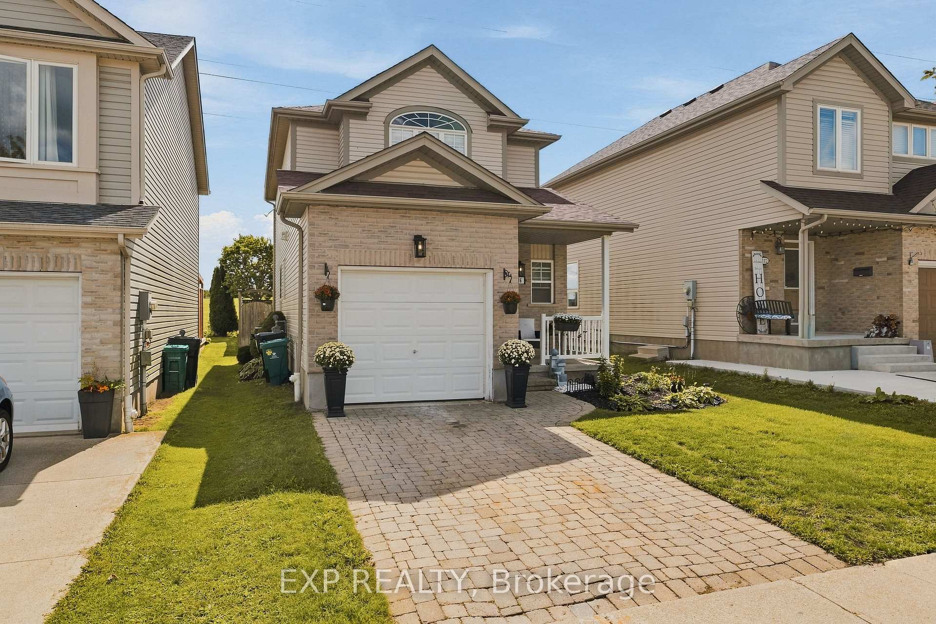 Photo 4 of 116 Henhoeffer Crescent, Kitchener, Larentian West — HOMEH