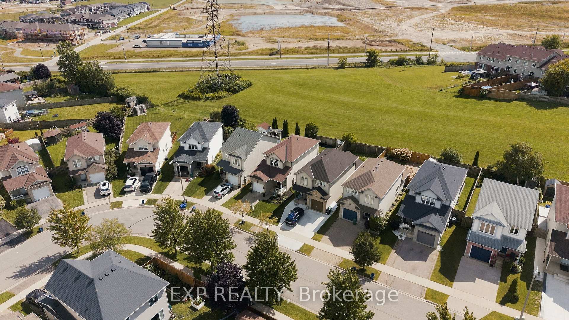 Photo 28 of 116 Henhoeffer Crescent, Kitchener, Larentian West — HOMEH