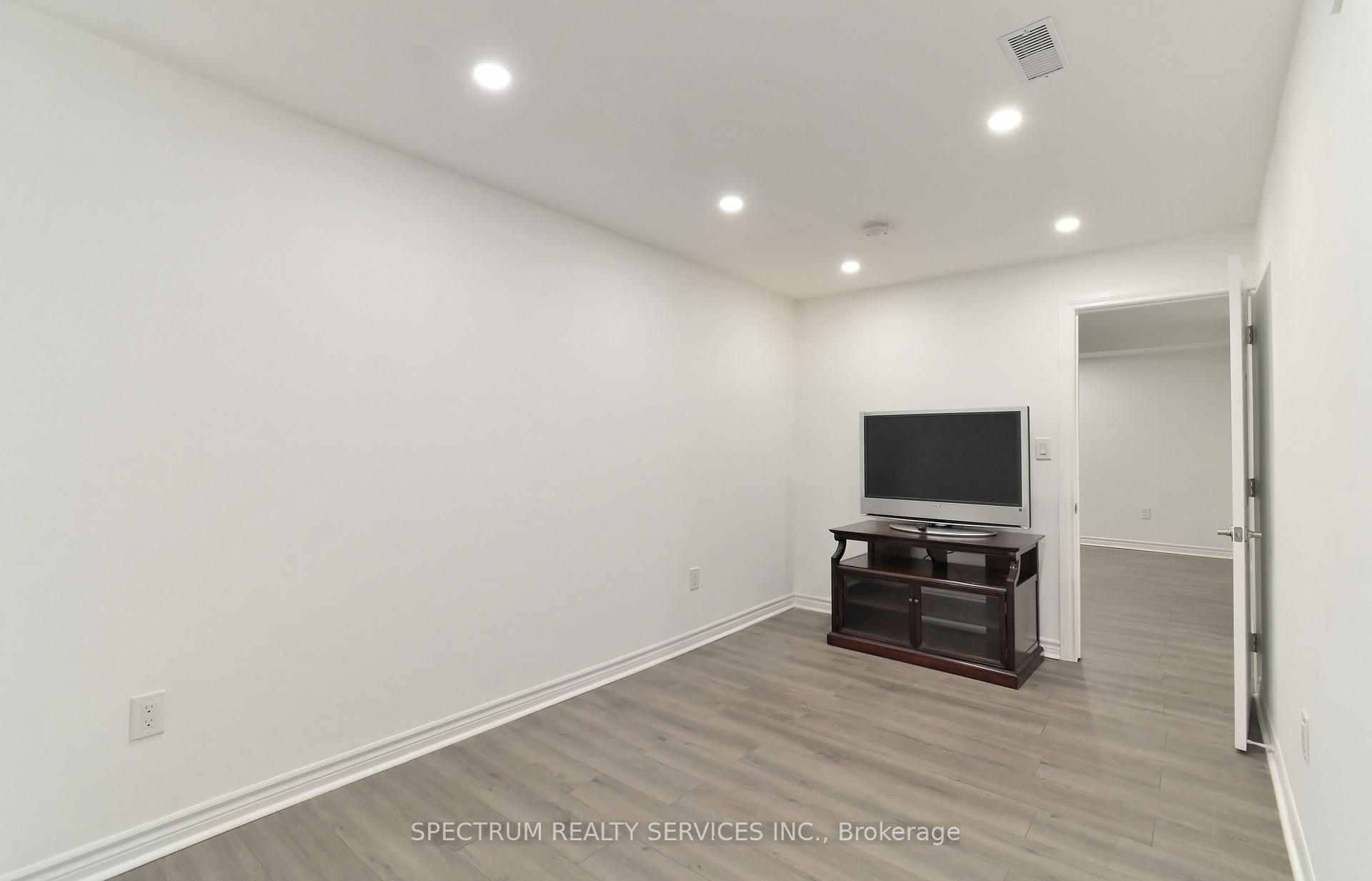 Photo 8 of Unit Bsmt, 22 Lanterna Crescent, Vaughan, Elder Mills — HOMEH