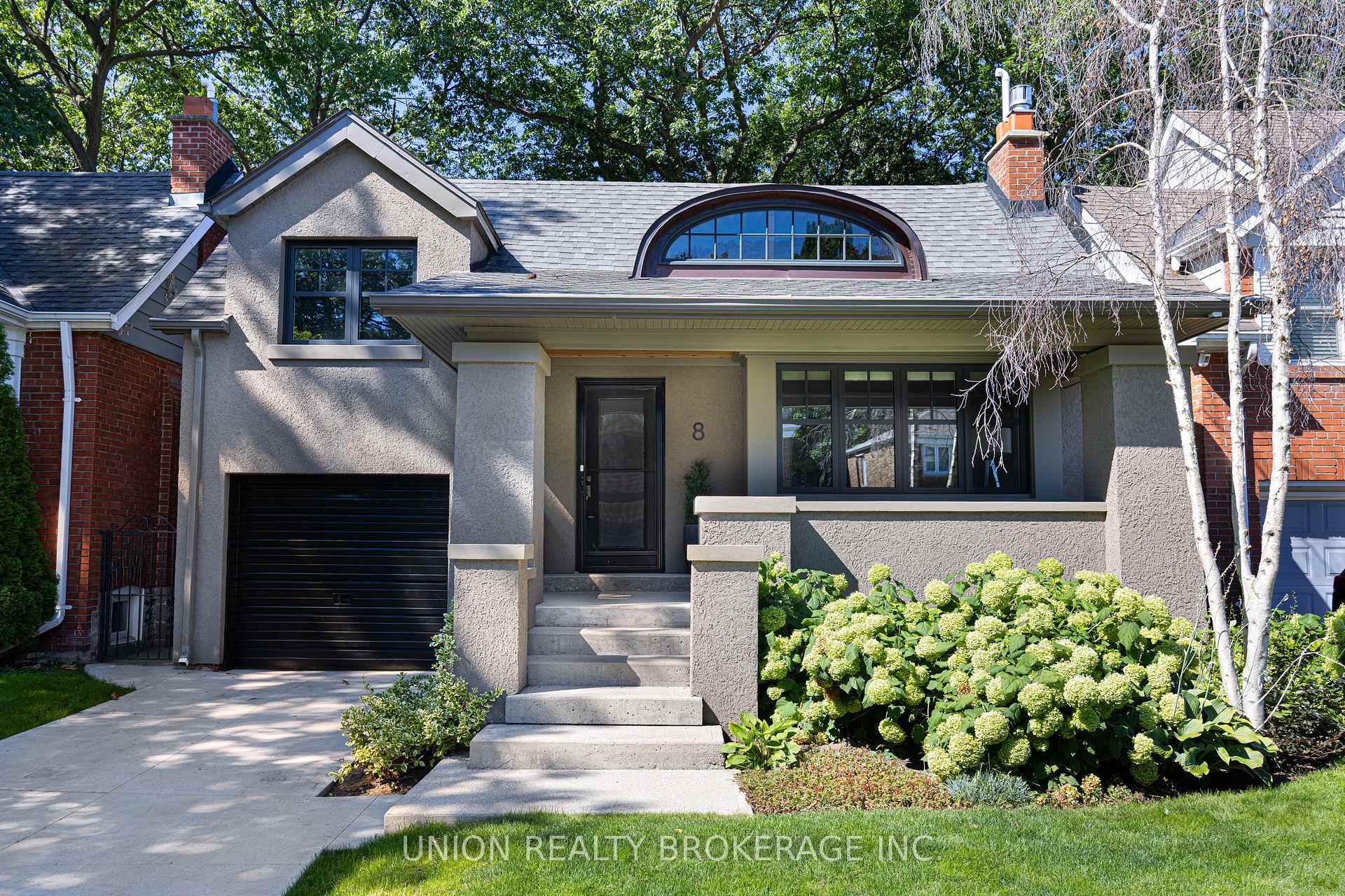Front of 8 Woodland Park Road