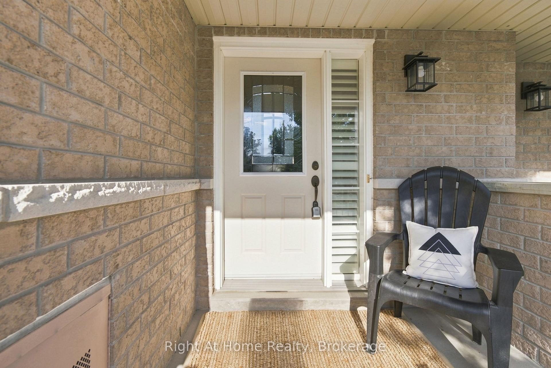 Photo 3 of Unit 46, 460 Woodmount Drive, Oshawa, Samac — HOMEH