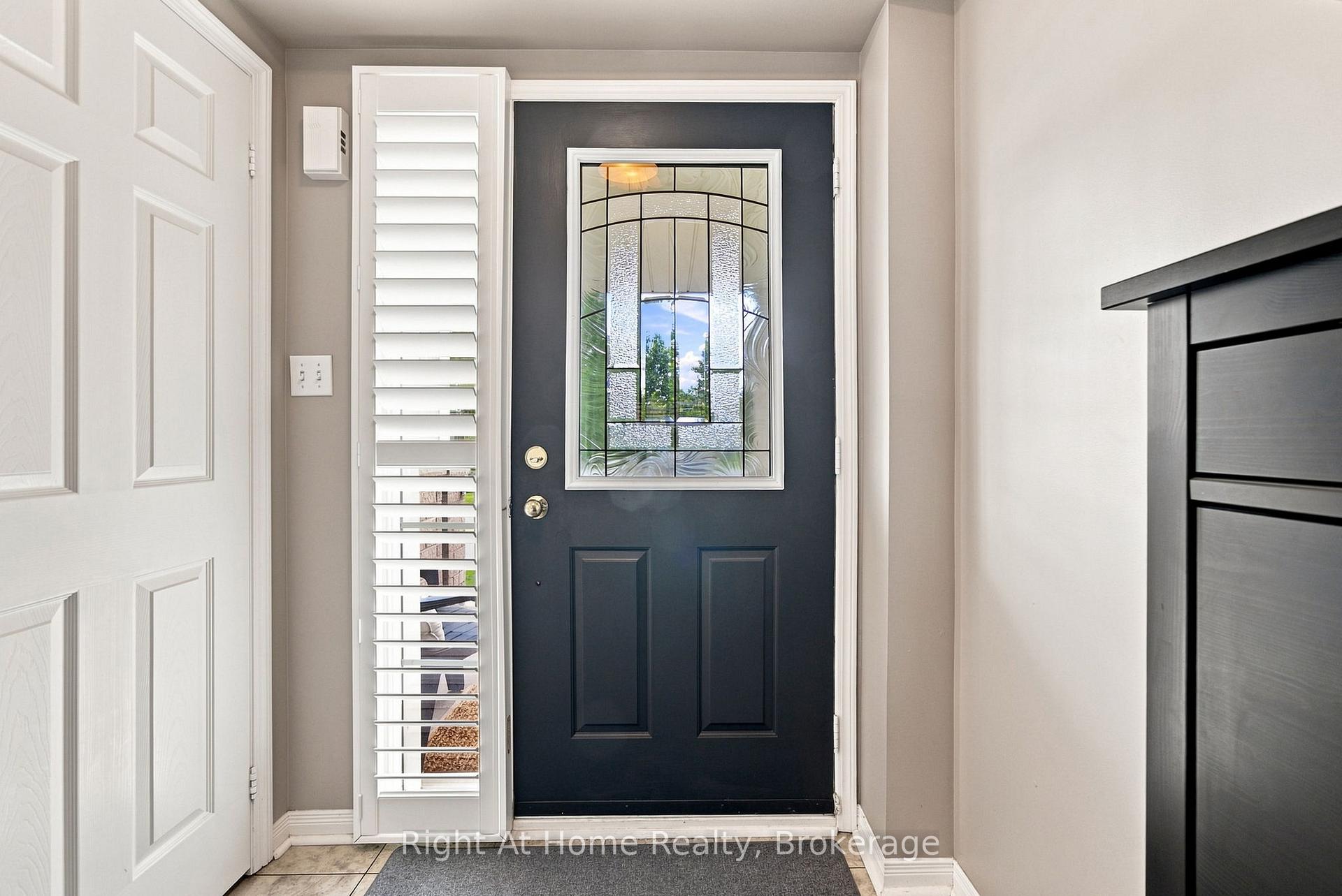 Photo 4 of Unit 46, 460 Woodmount Drive, Oshawa, Samac — HOMEH