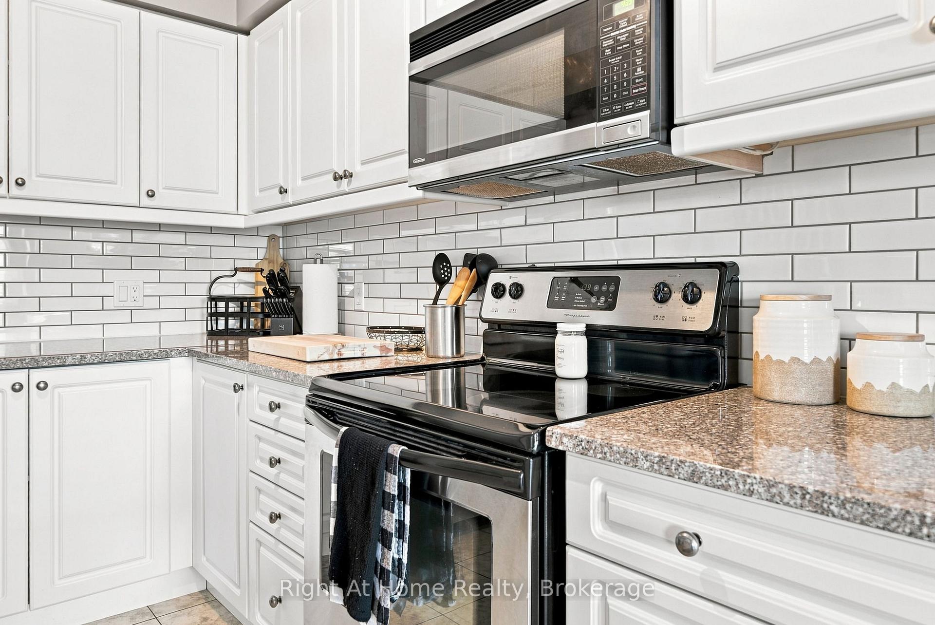 Photo 9 of Unit 46, 460 Woodmount Drive, Oshawa, Samac — HOMEH