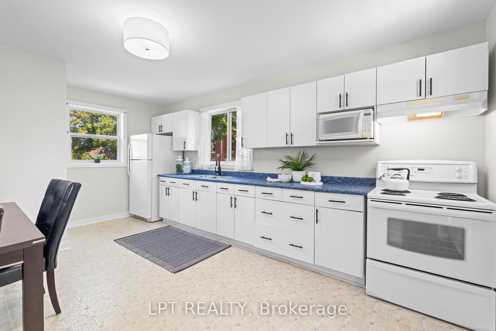 Photo 10 of 77 Munro St West Street W, Brock, Cannington — HOMEH