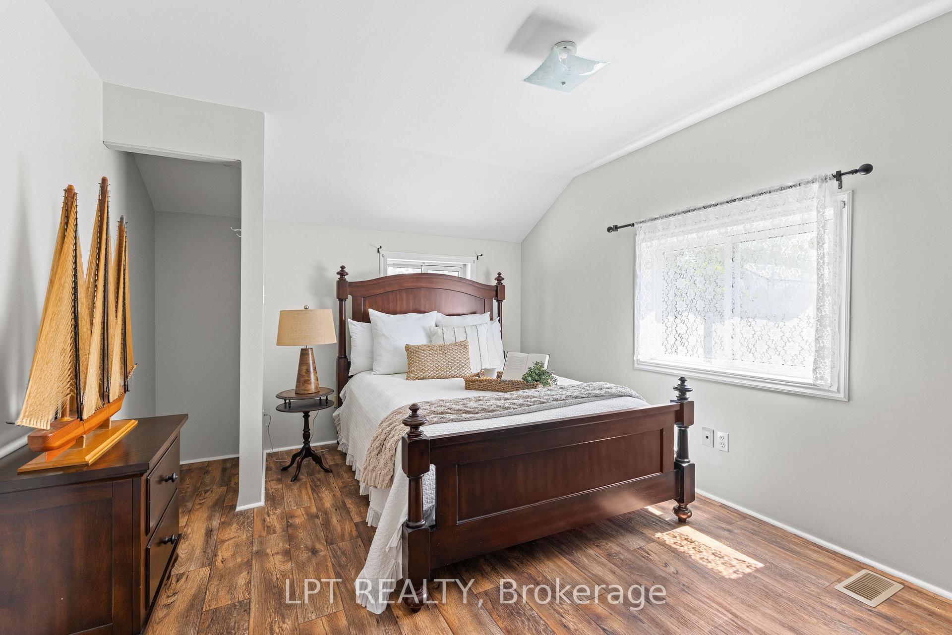 Photo 24 of 77 Munro St West Street W, Brock, Cannington — HOMEH