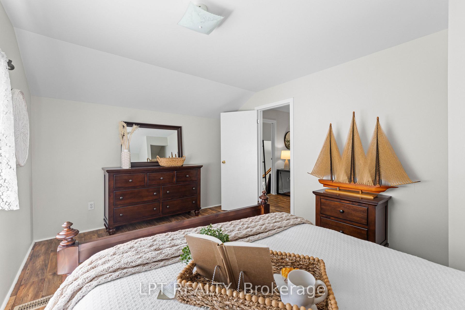 Photo 25 of 77 Munro St West Street W, Brock, Cannington — HOMEH