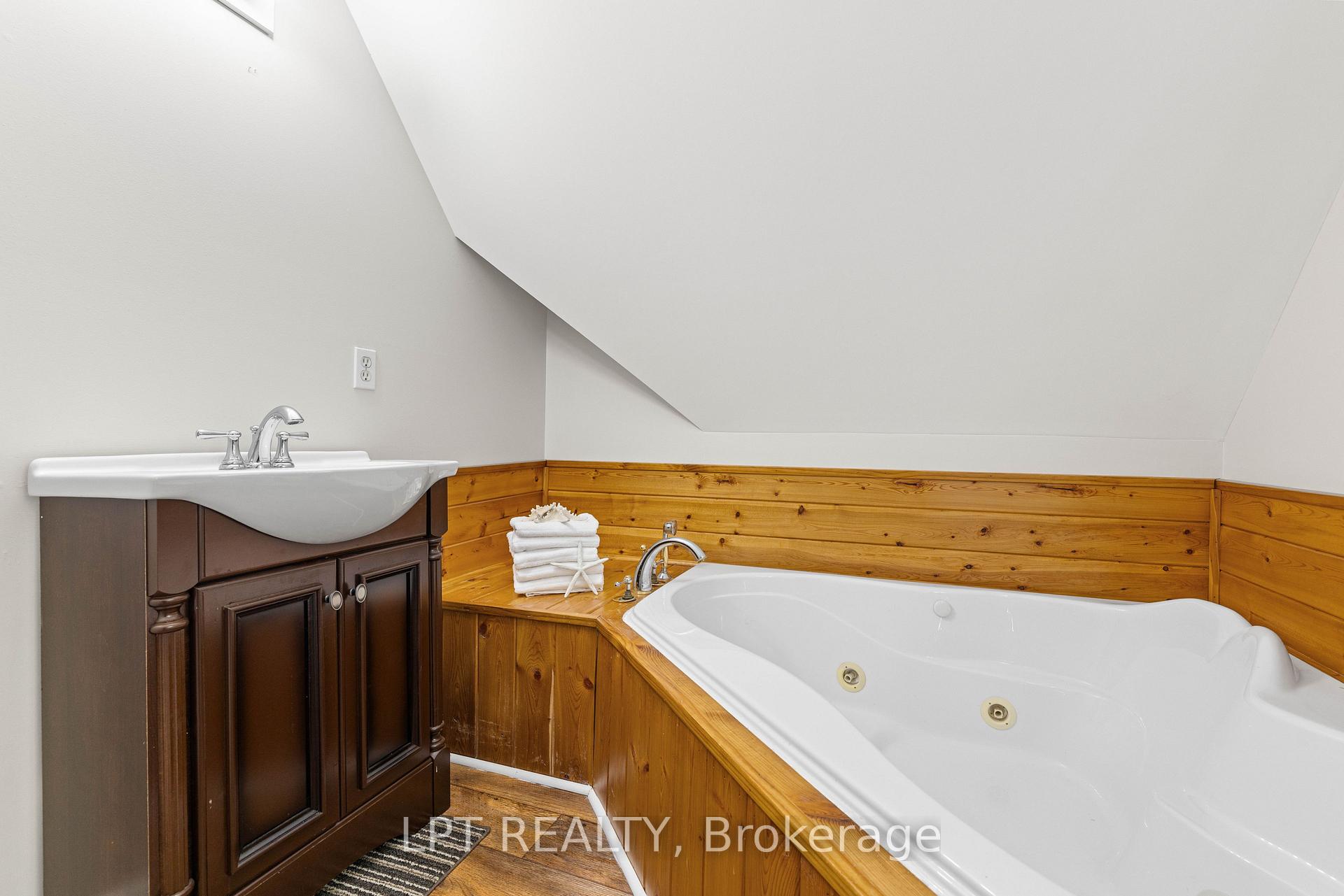 Photo 26 of 77 Munro St West Street W, Brock, Cannington — HOMEH