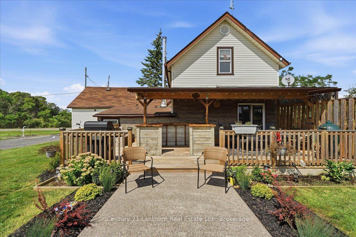 Photo 3 of 1039 Christian Road, Prince Edward County, Hillier Ward — HOMEH