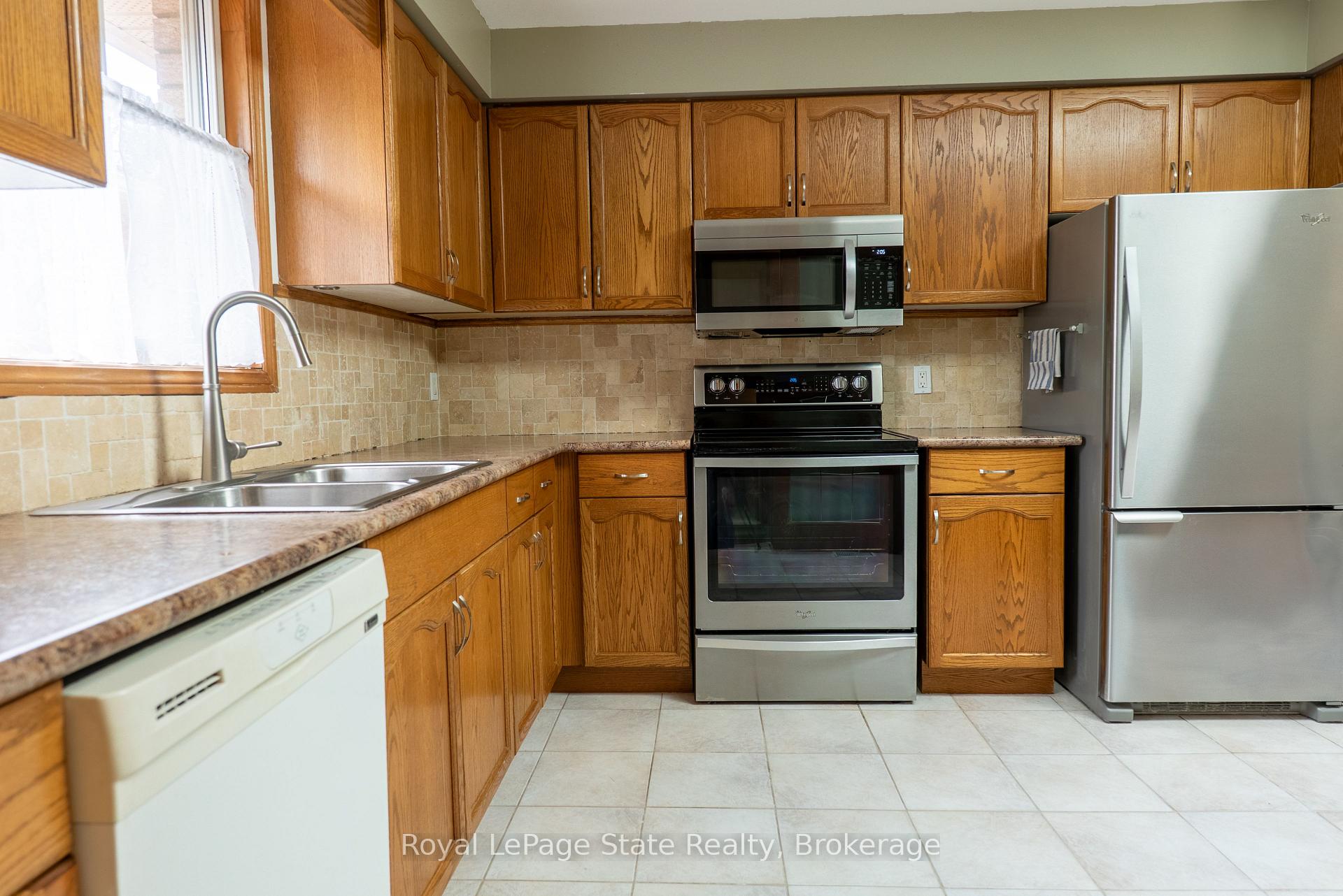 Photo 9 of 54 Republic Avenue, Hamilton, Barnstown — HOMEH