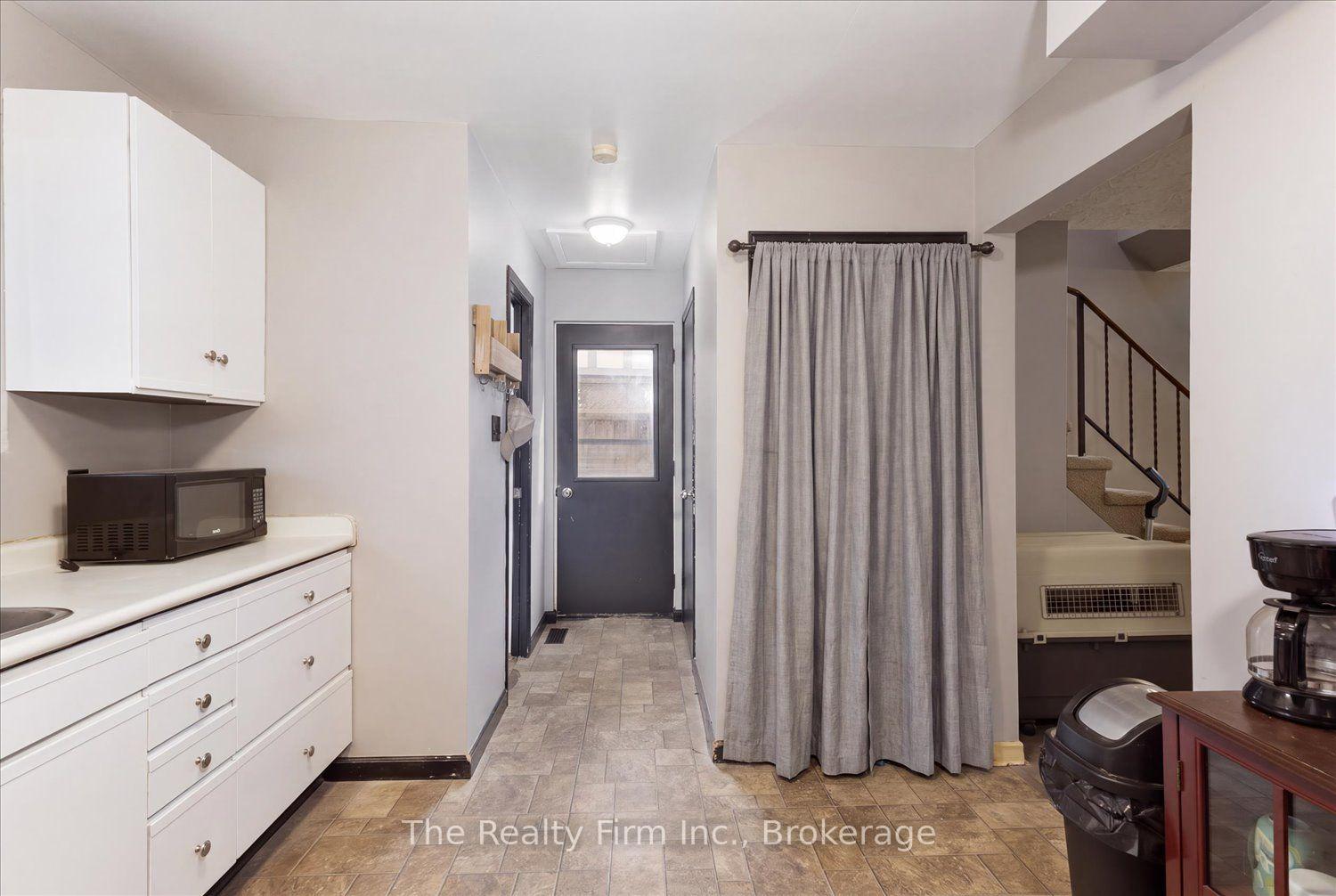 Photo 4 of 28 Nethercott Drive, Stratford — HOMEH