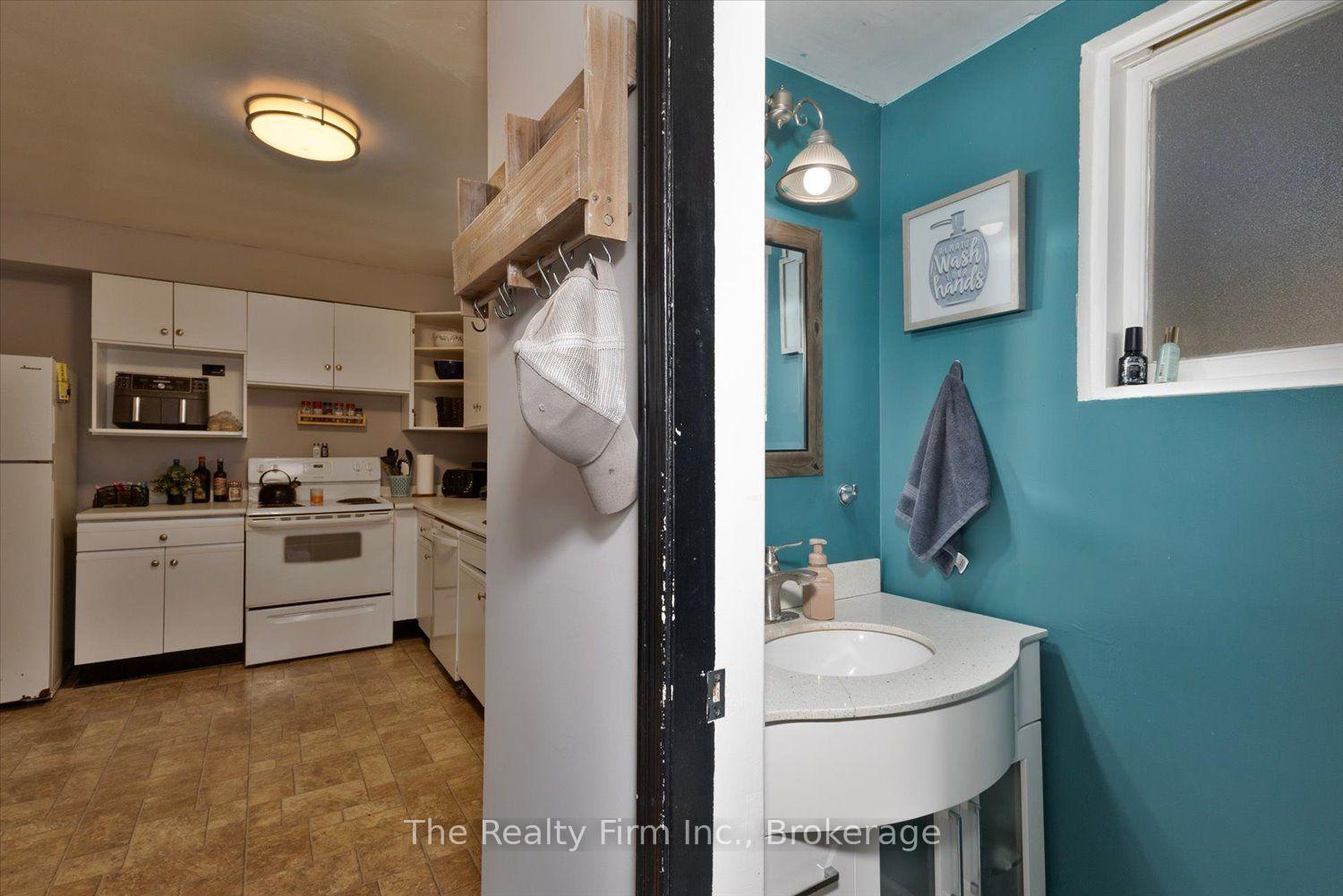 Photo 5 of 28 Nethercott Drive, Stratford — HOMEH
