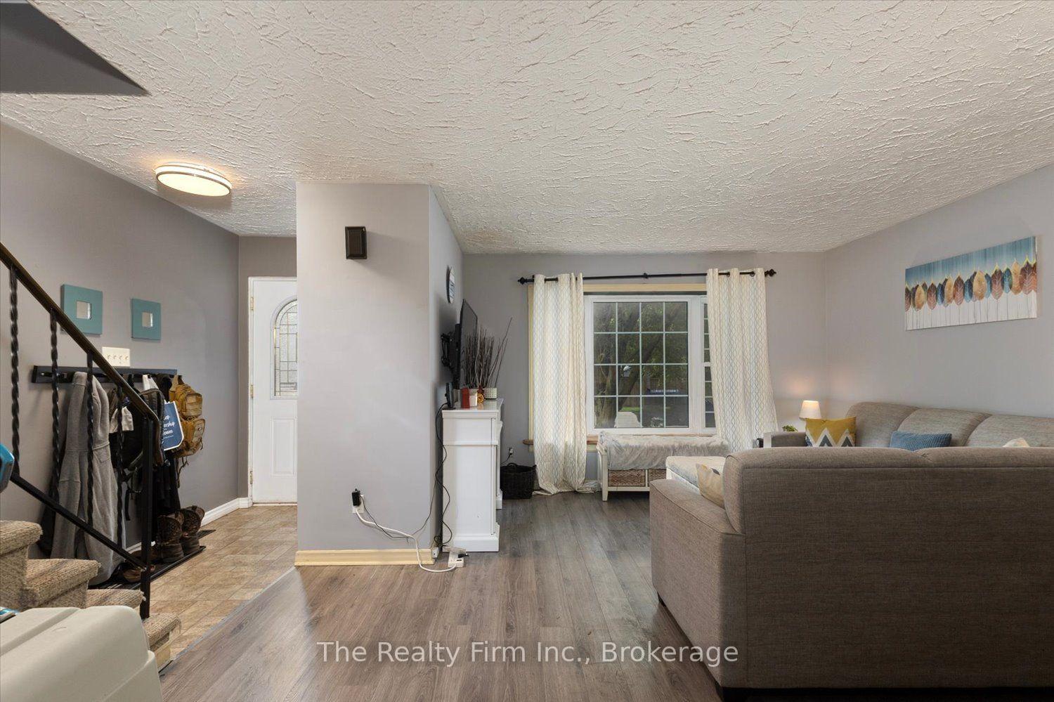 Photo 8 of 28 Nethercott Drive, Stratford — HOMEH
