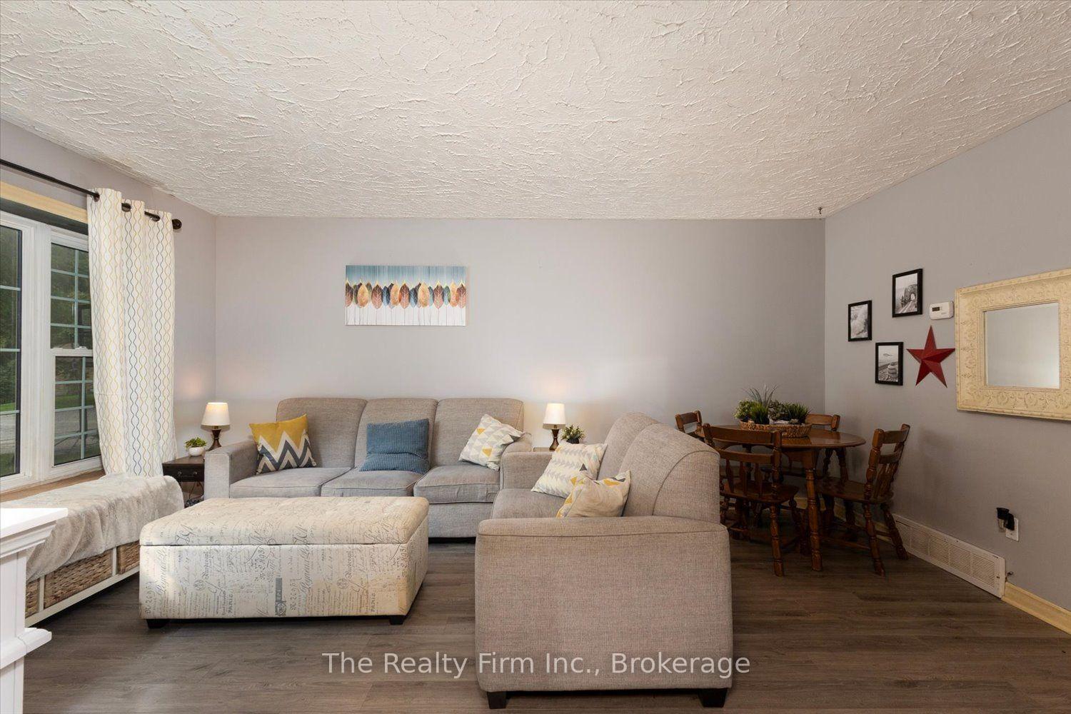 Photo 9 of 28 Nethercott Drive, Stratford — HOMEH