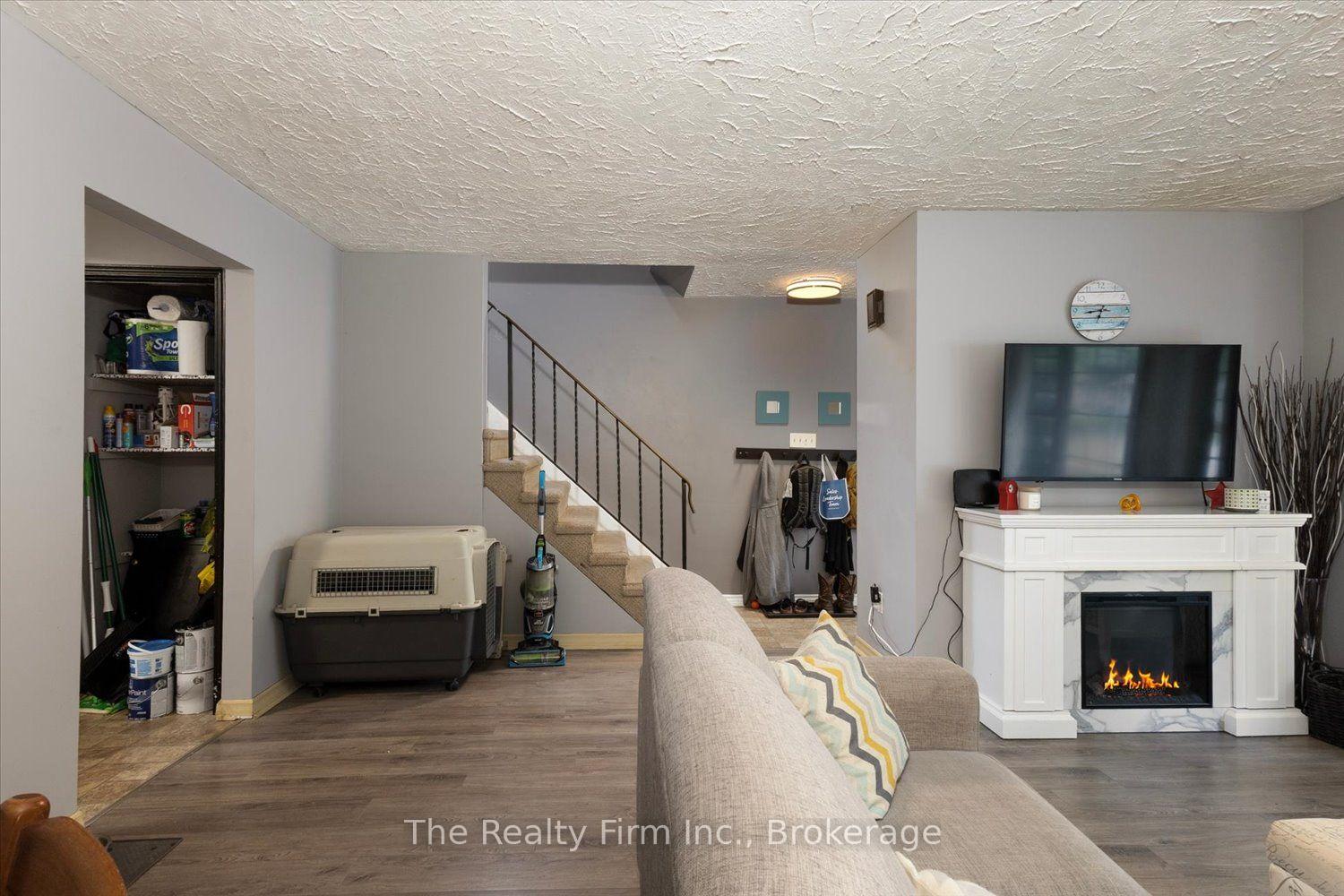 Photo 10 of 28 Nethercott Drive, Stratford — HOMEH