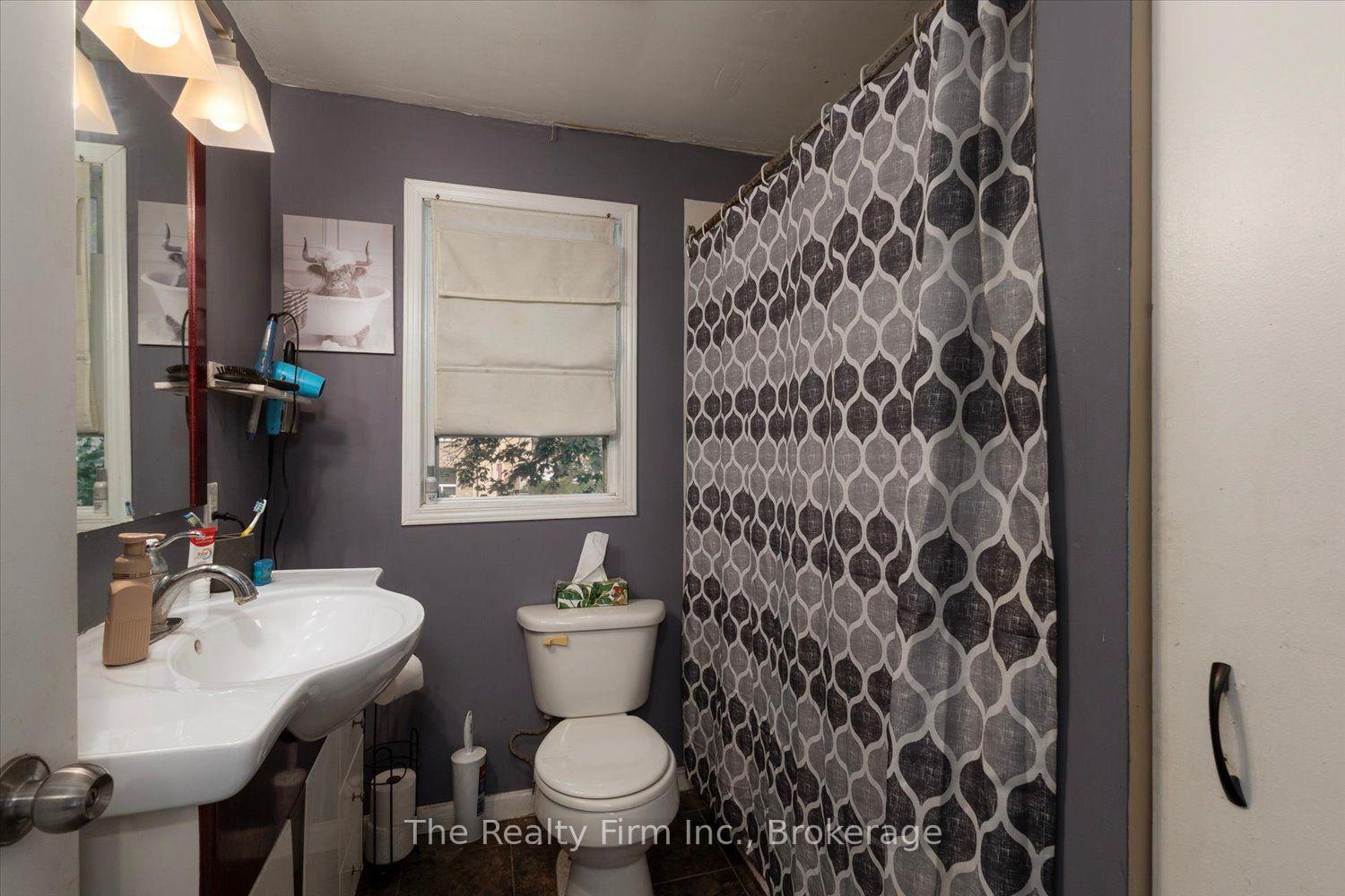 Photo 17 of 28 Nethercott Drive, Stratford — HOMEH