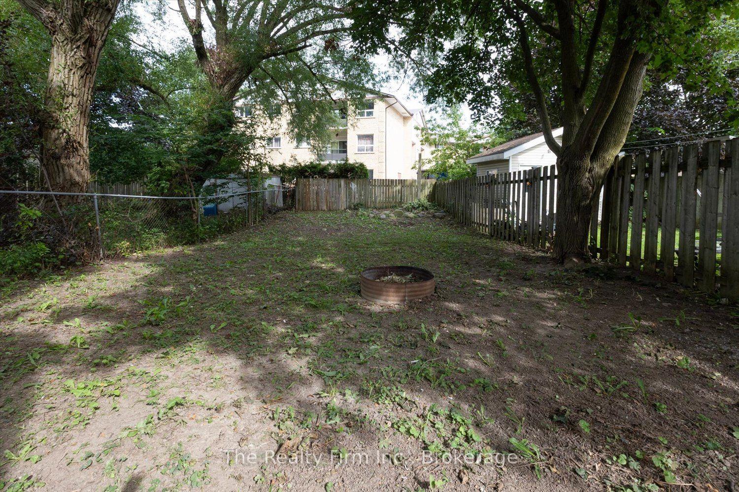Photo 21 of 28 Nethercott Drive, Stratford — HOMEH