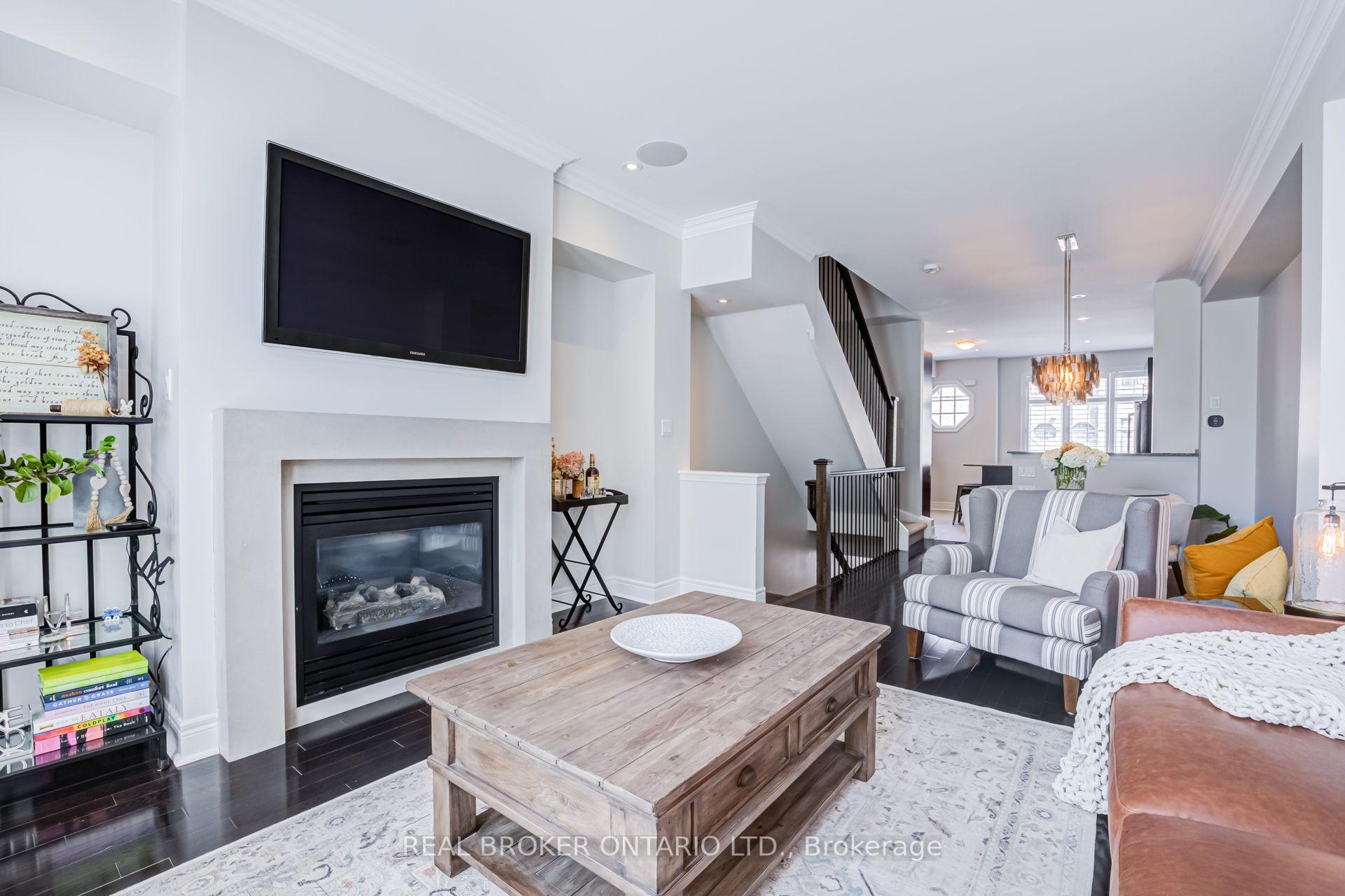 Photo 4 of 39 Ruby Lang Lane, Etobicoke, Mimico — HOMEH
