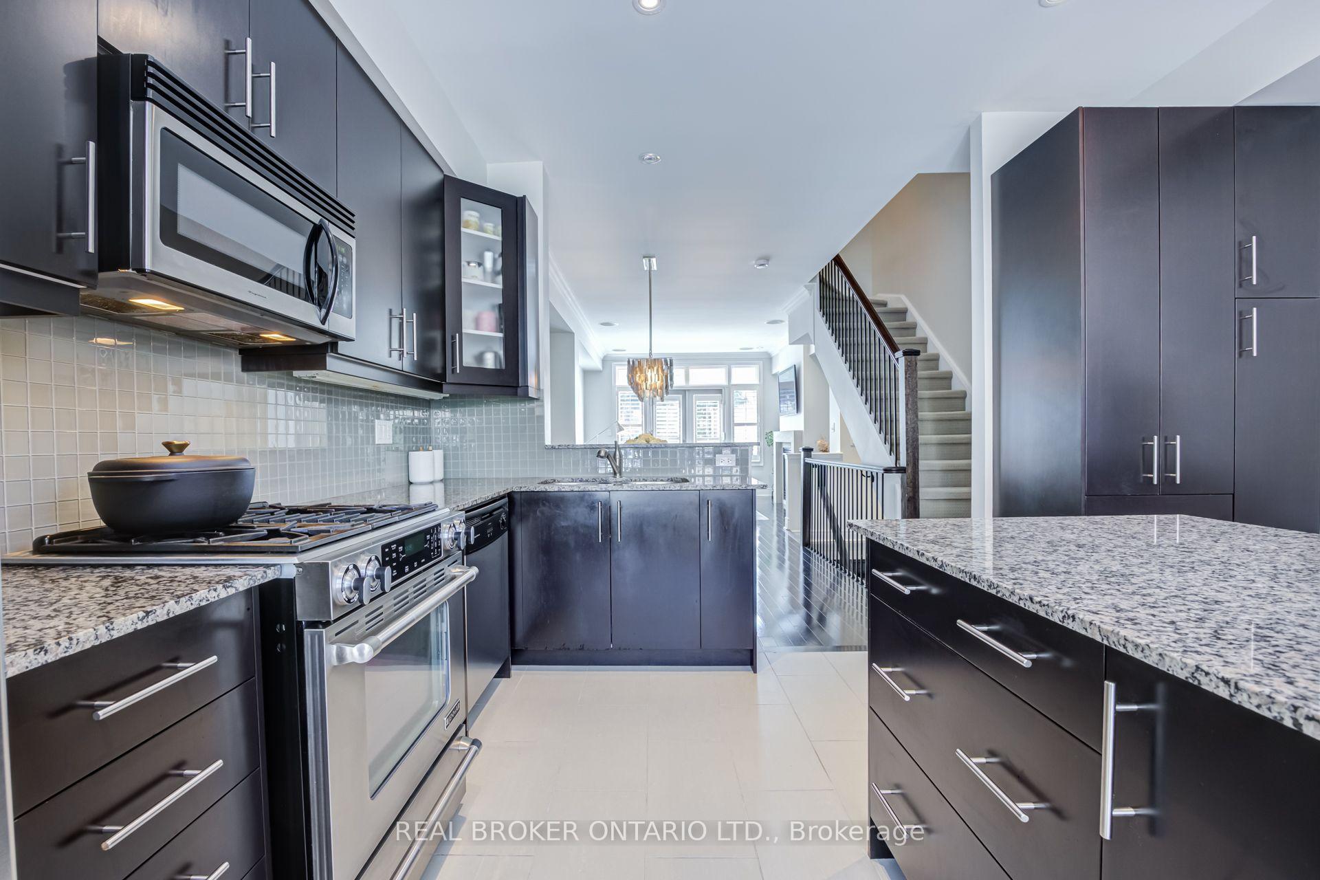 Photo 7 of 39 Ruby Lang Lane, Etobicoke, Mimico — HOMEH