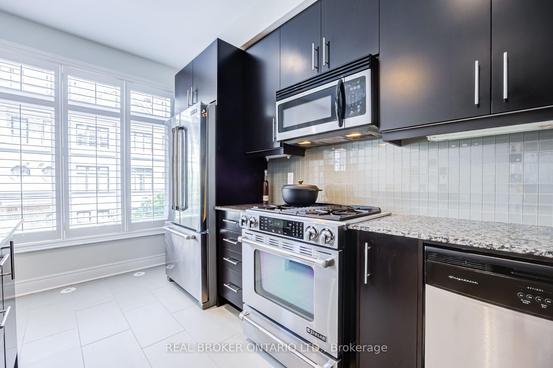 Photo 9 of 39 Ruby Lang Lane, Etobicoke, Mimico — HOMEH